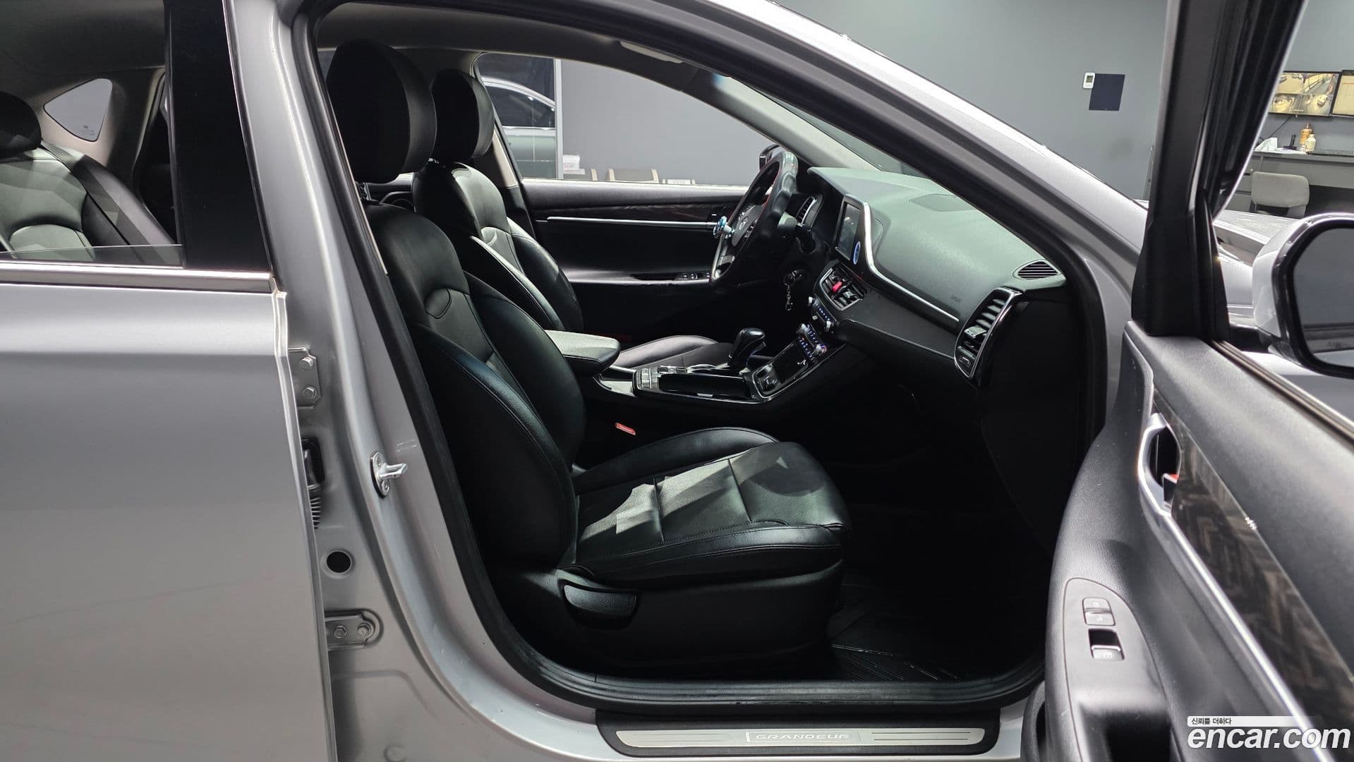 Main__Slider__Photo:Grandeur Hyundai 2017.2-10