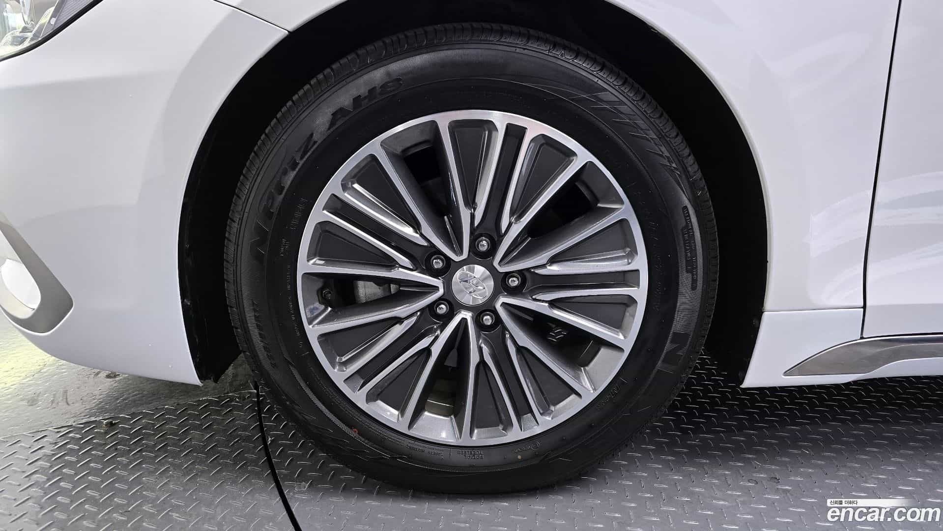 Grandeur Hyundai 2018.8-OUTER-005