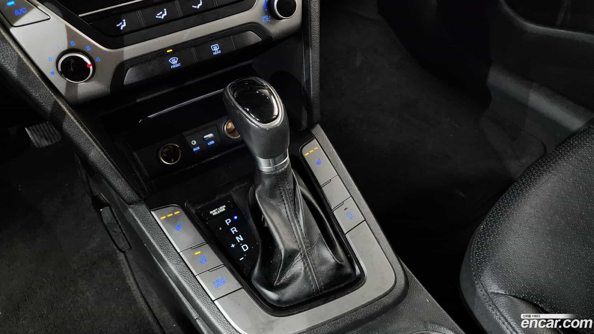 AVANTE Hyundai 2015.9-INNER-009