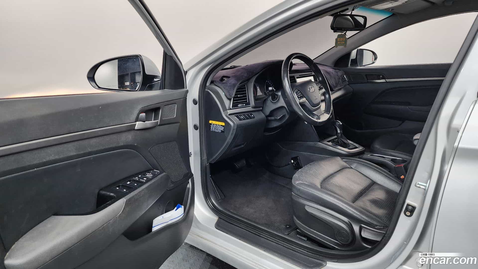 AVANTE Hyundai 2015.9-INNER-010