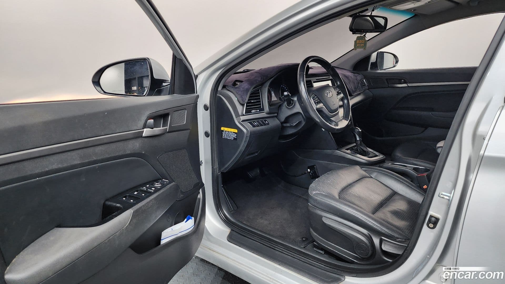 Main__Slider__Photo:AVANTE Hyundai 2015.9-9