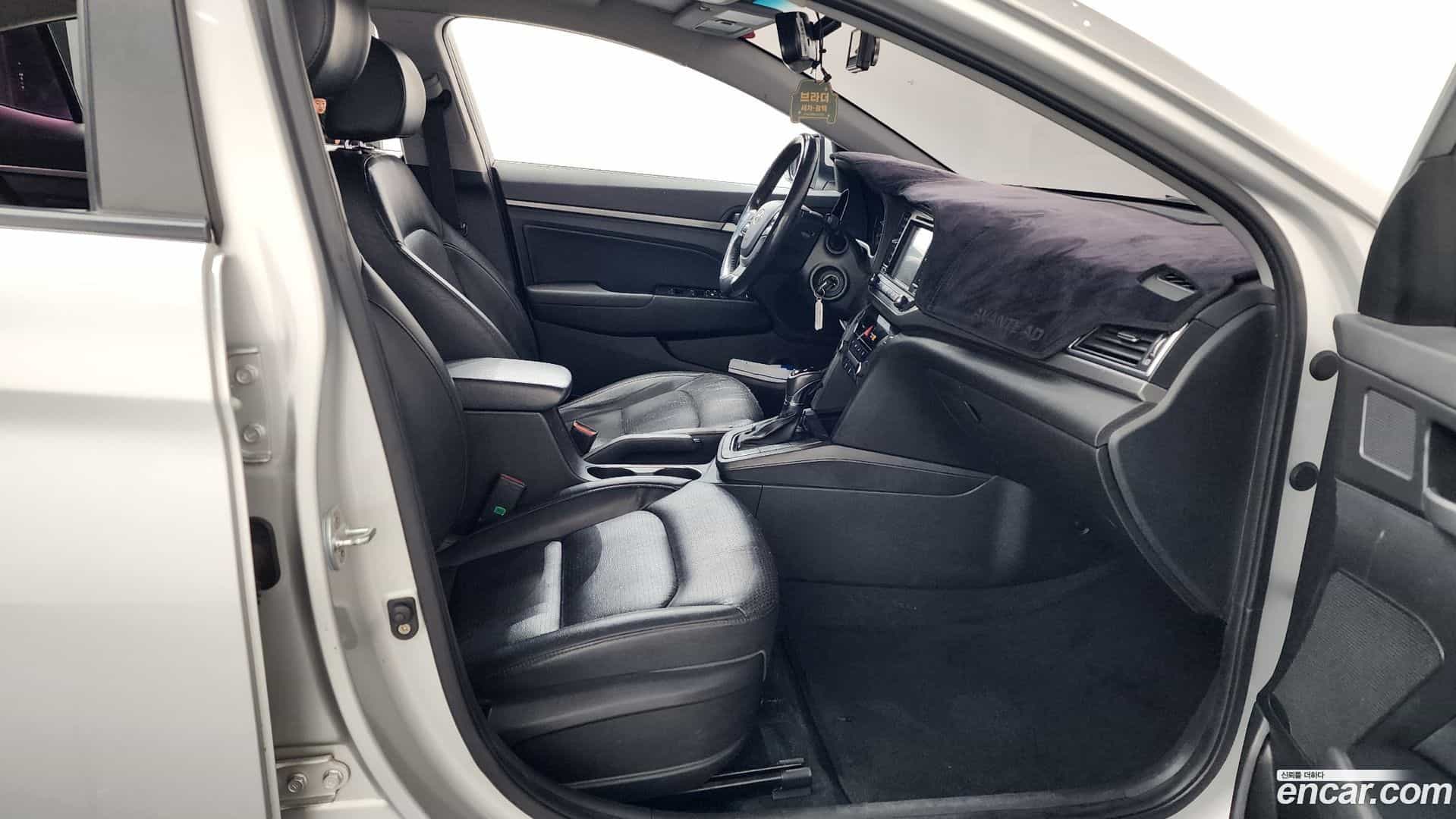 AVANTE Hyundai 2015.9-OPTION-015