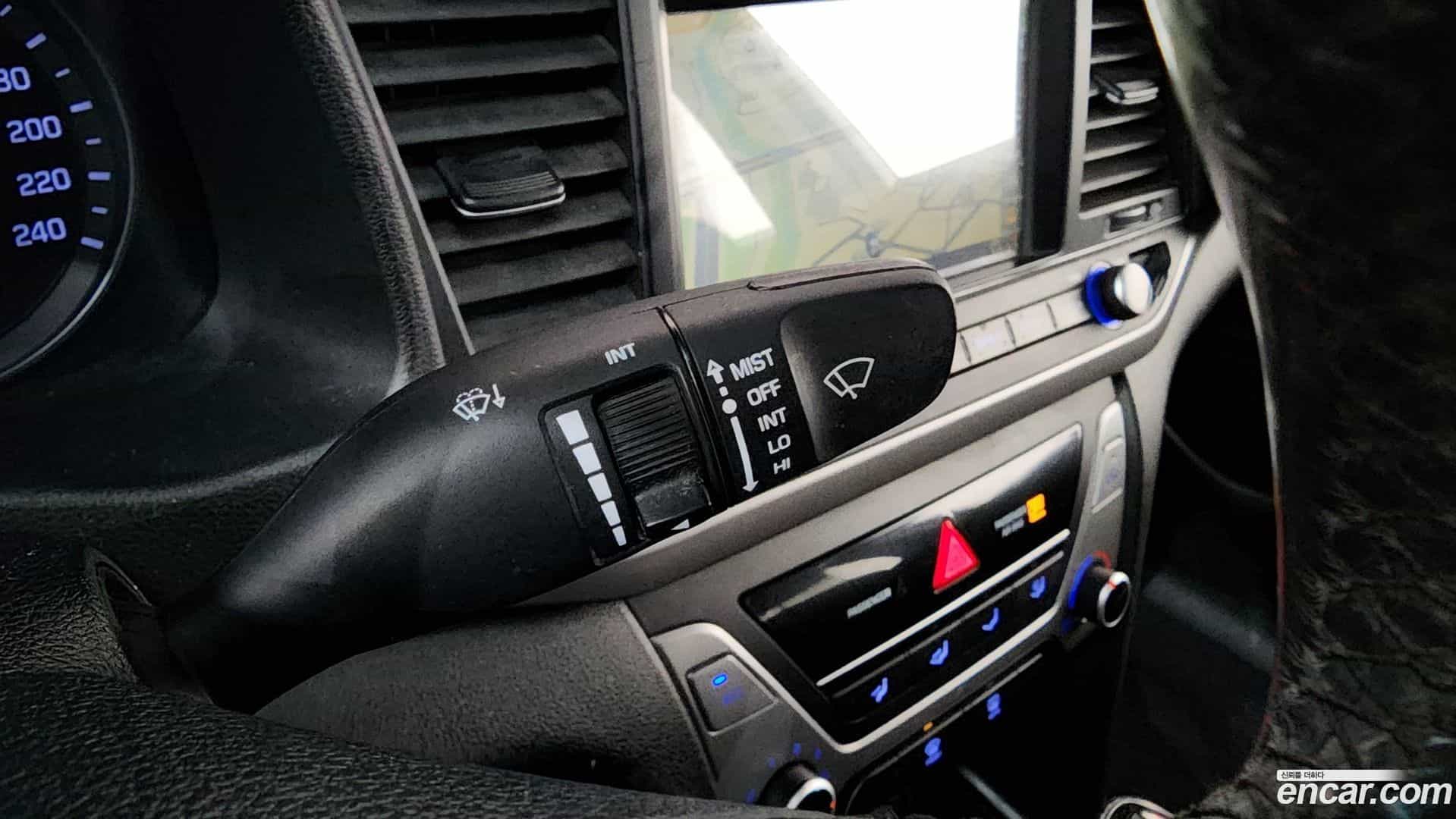 AVANTE Hyundai 2015.9-OPTION-023