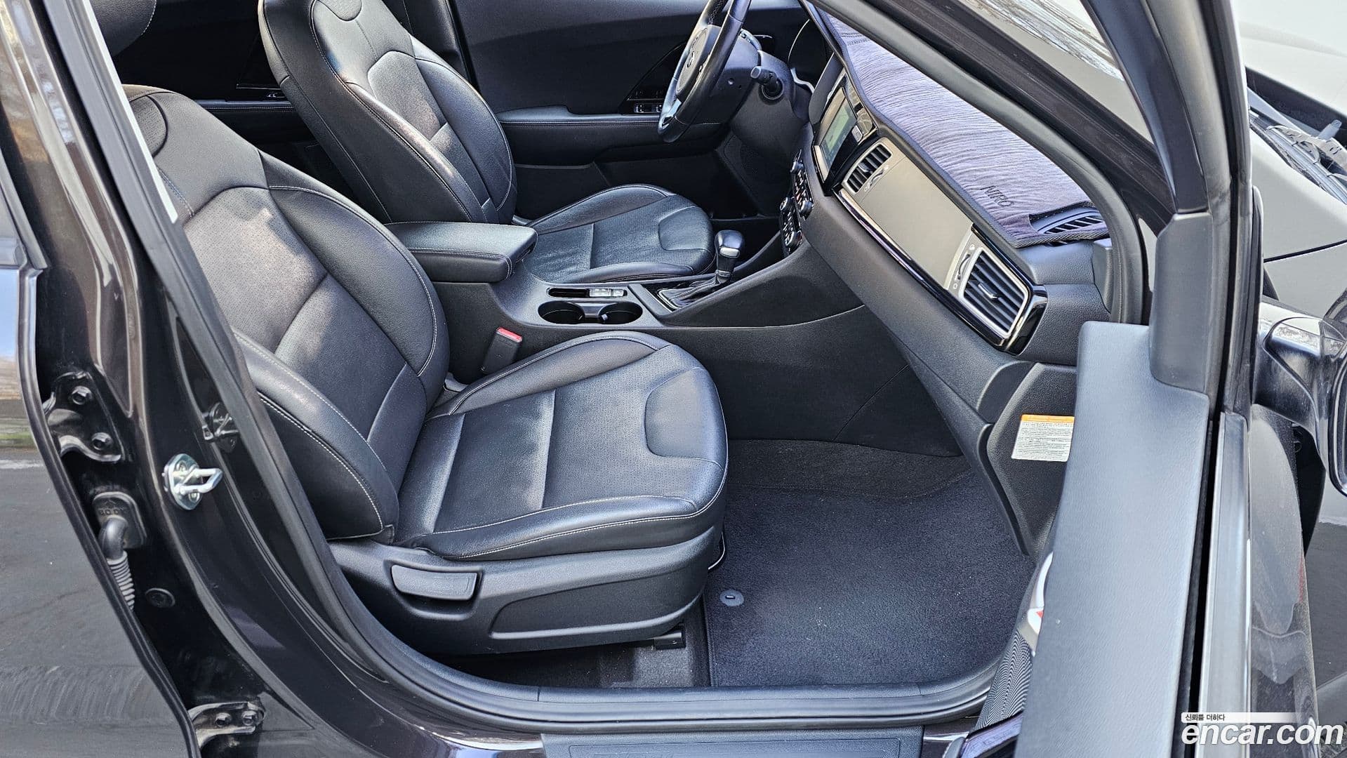 Main__Slider__Photo:Niro Kia 2017.2-9