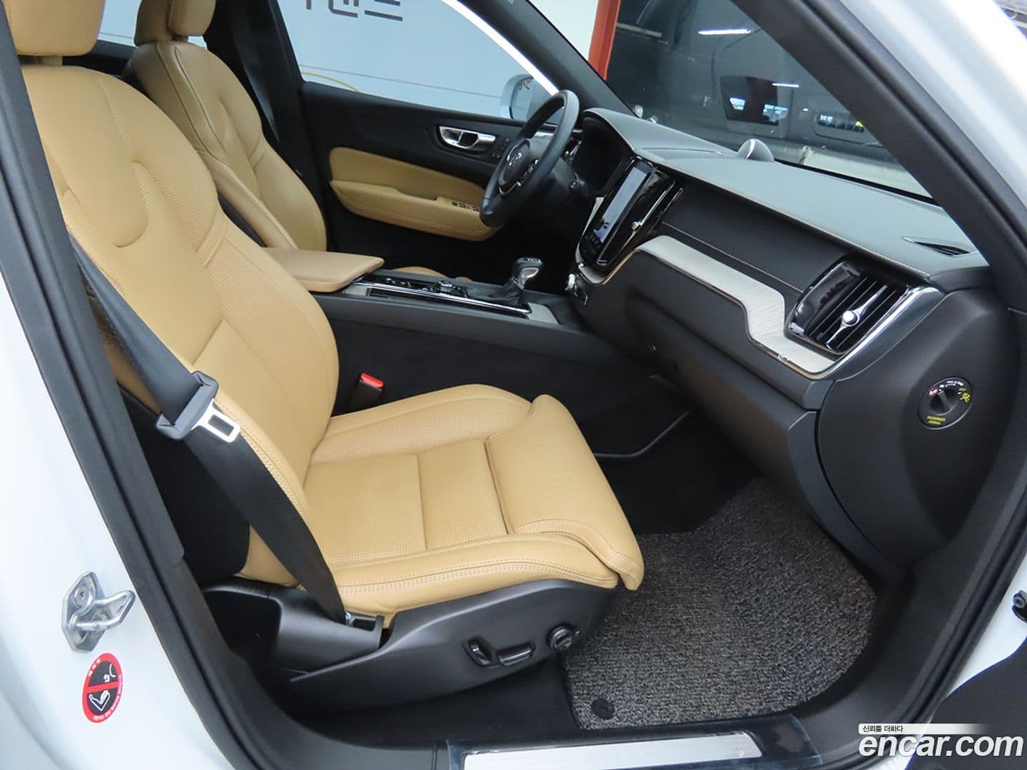 Main__Slider__Photo:XC60 Volvo 2019.4-6