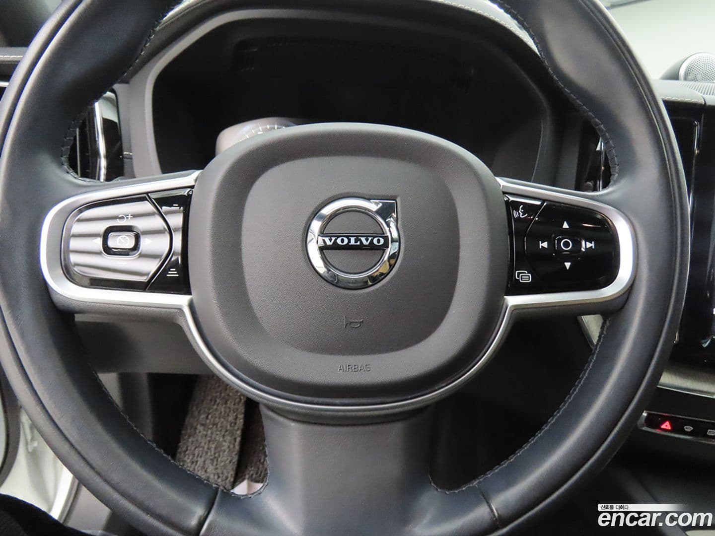 Main__Slider__Photo:XC60 Volvo 2019.4-8