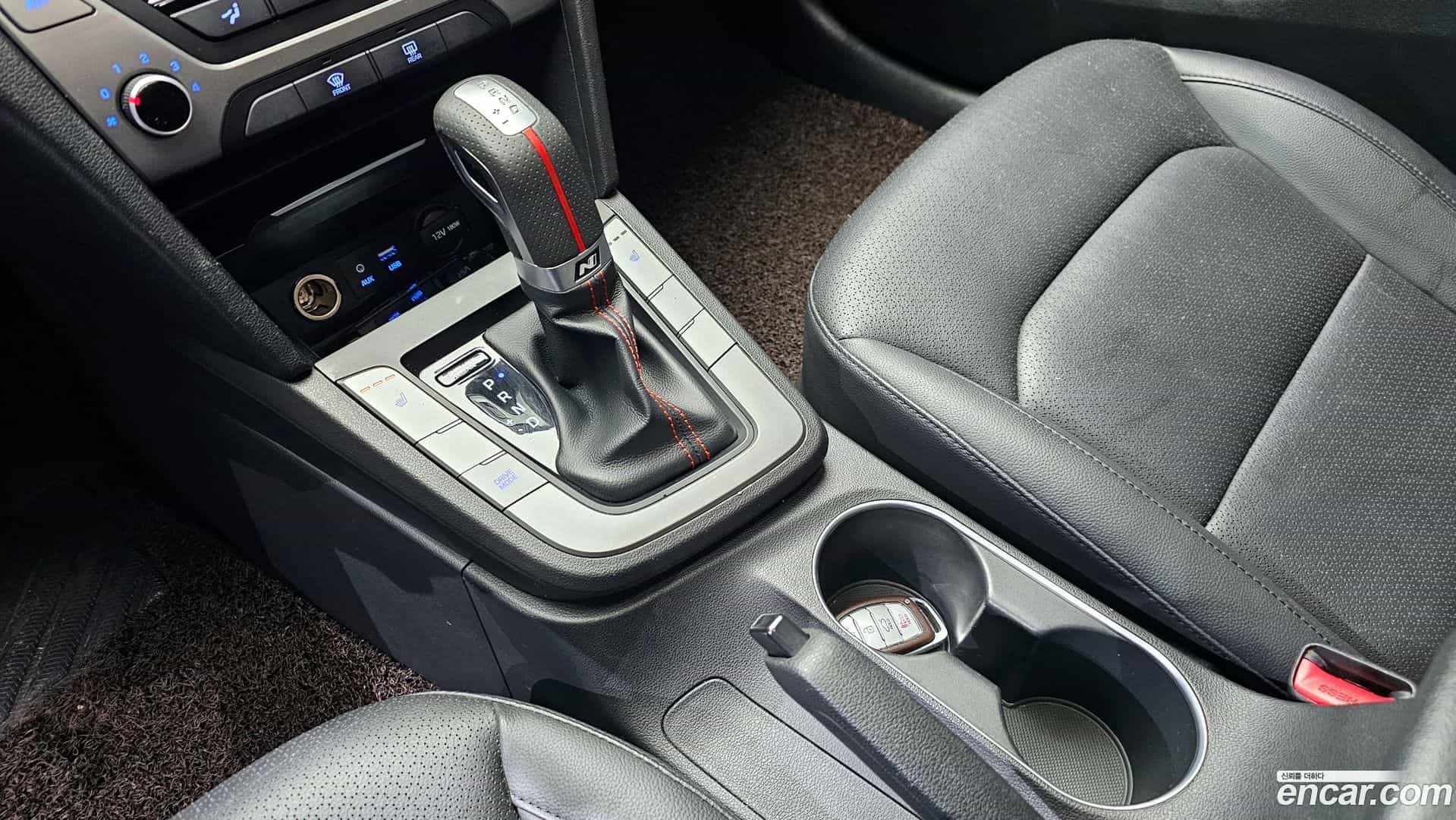 AVANTE Hyundai 2016.9-INNER-009