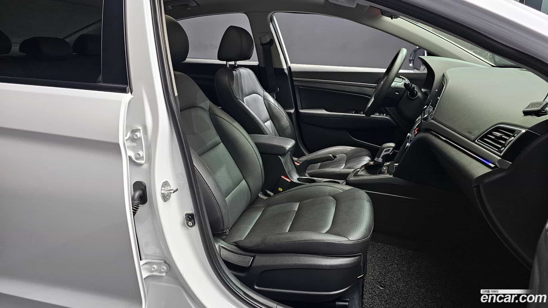 AVANTE Hyundai 2016.9-INNER-010