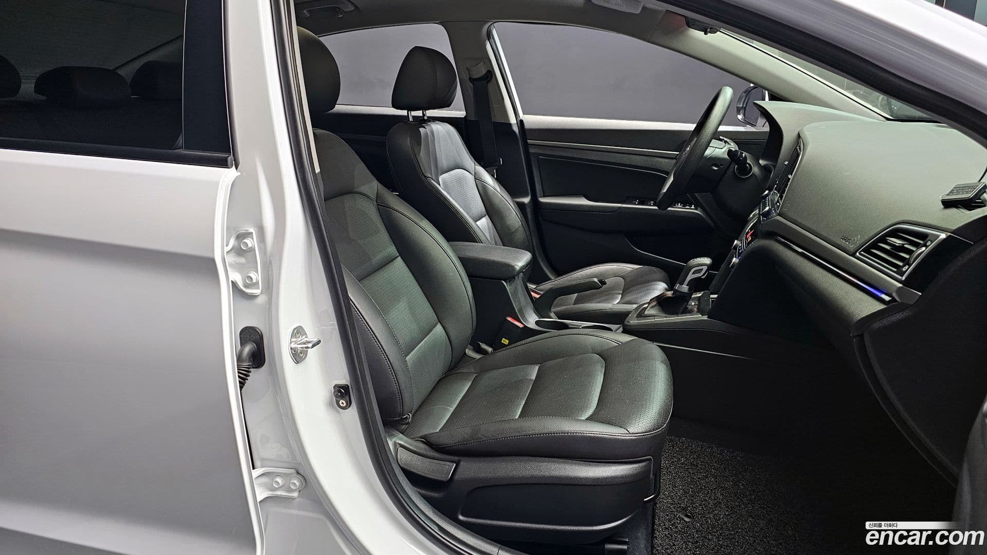 Main__Slider__Photo:AVANTE Hyundai 2016.9-9