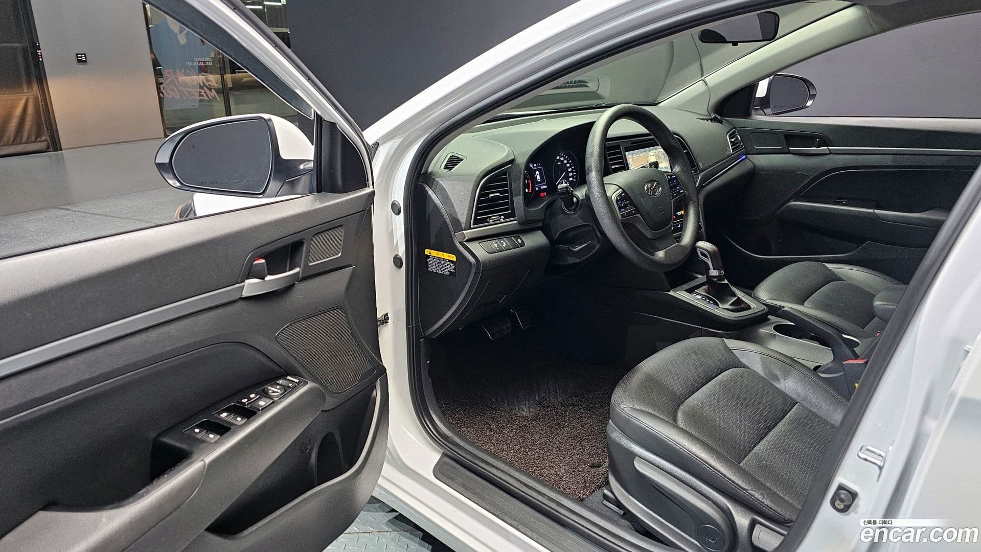 Main__Slider__Photo:AVANTE Hyundai 2016.9-10