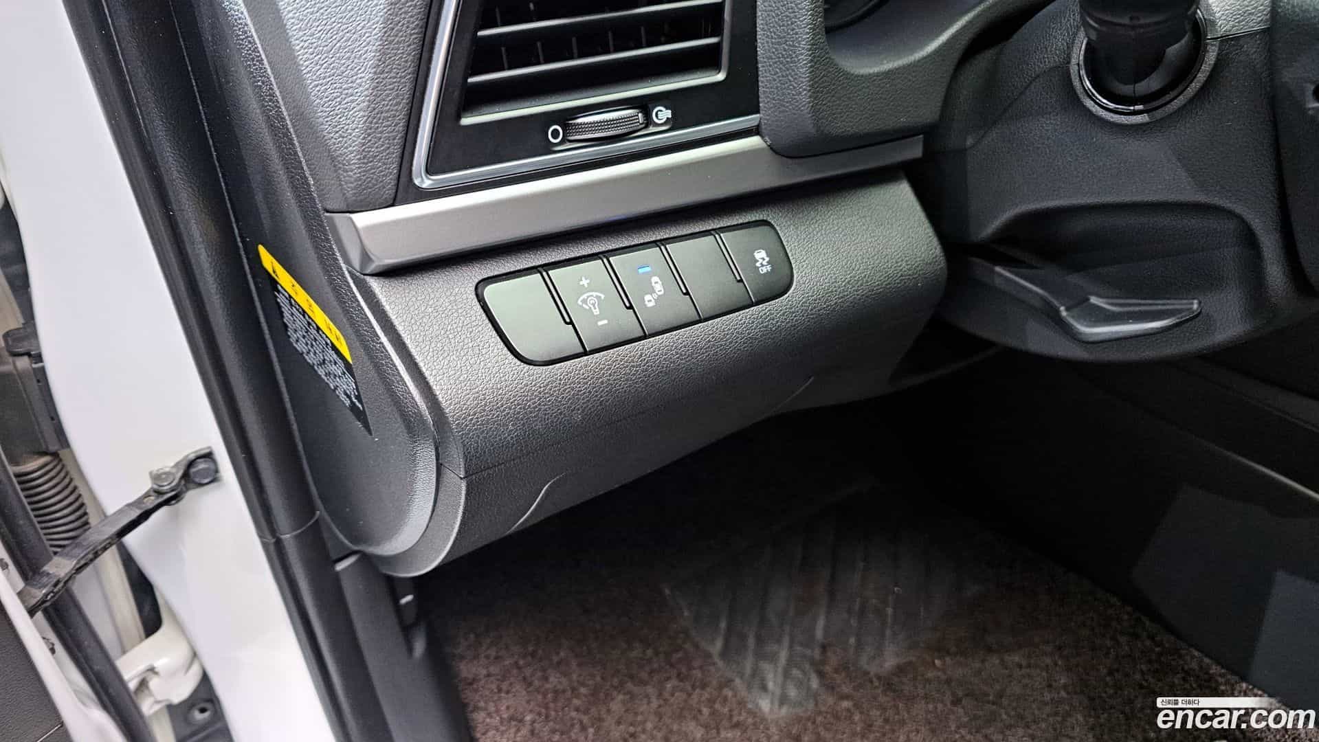 AVANTE Hyundai 2016.9-OPTION-018