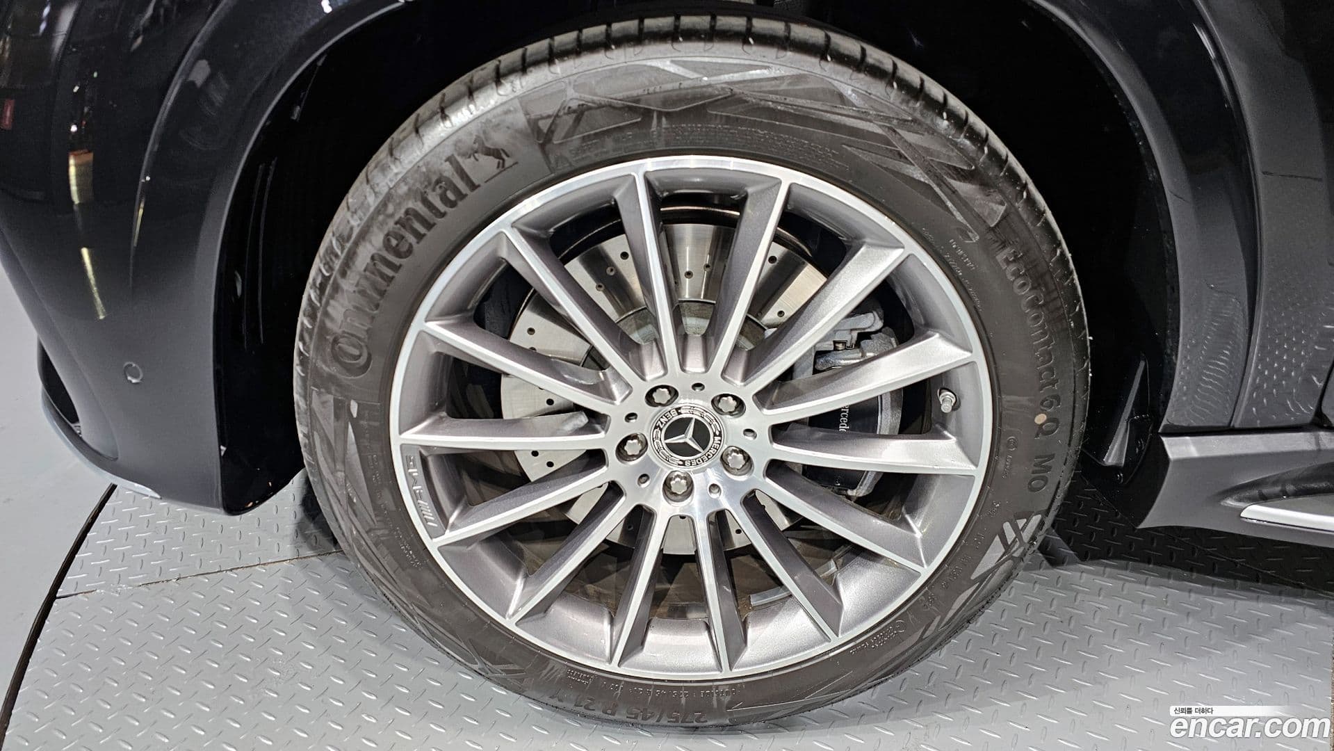 Main__Slider__Photo:GLE-Class Mercedes-Benz 2025.11-4