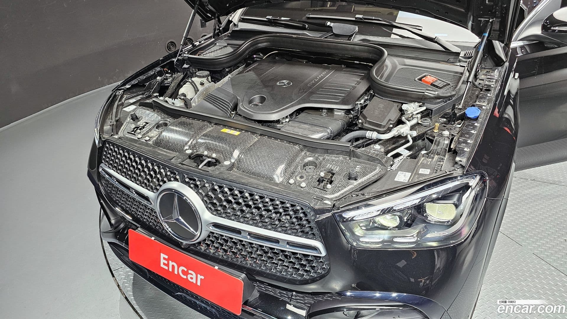 Main__Slider__Photo:GLE-Class Mercedes-Benz 2025.11-5