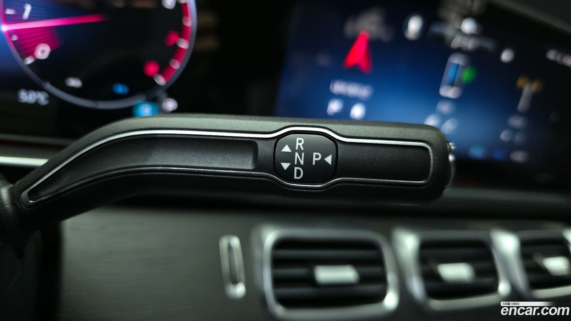 Main__Slider__Photo:GLE-Class Mercedes-Benz 2025.11-8