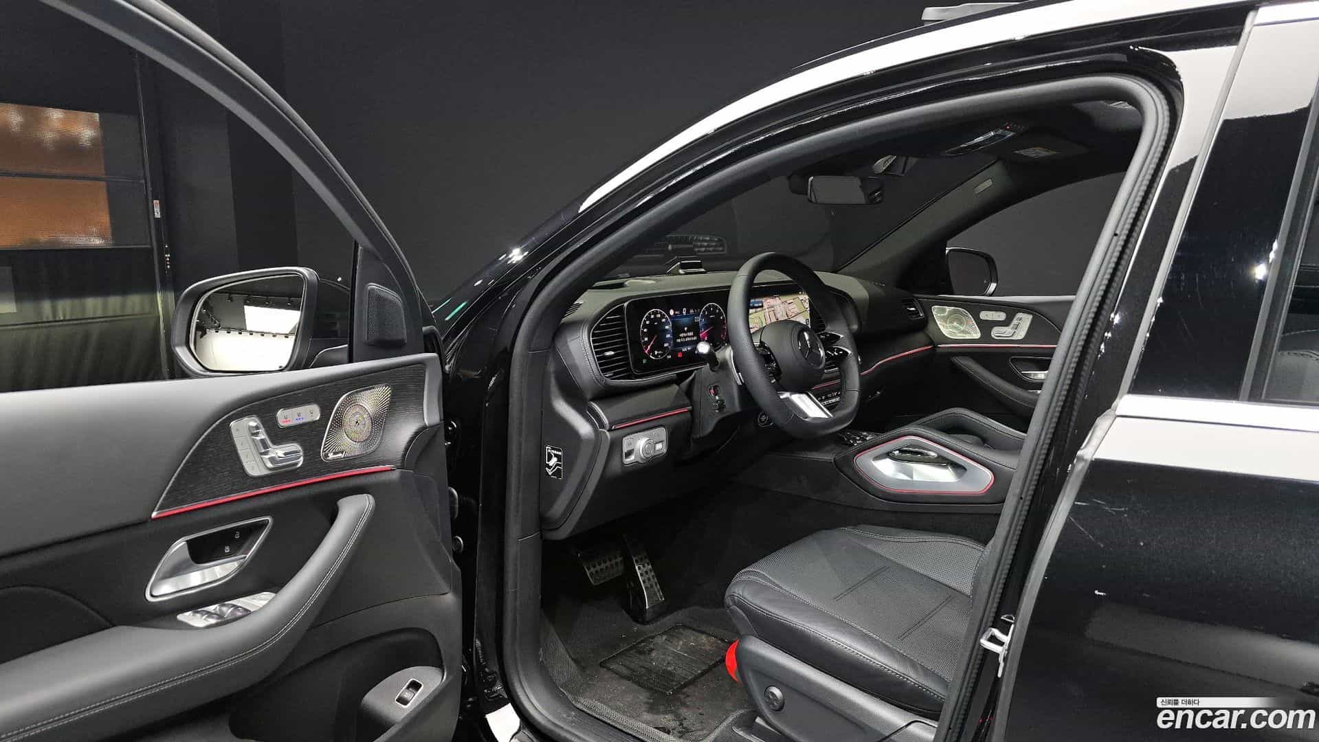 GLE-Class Mercedes-Benz 2025.11-INNER-010