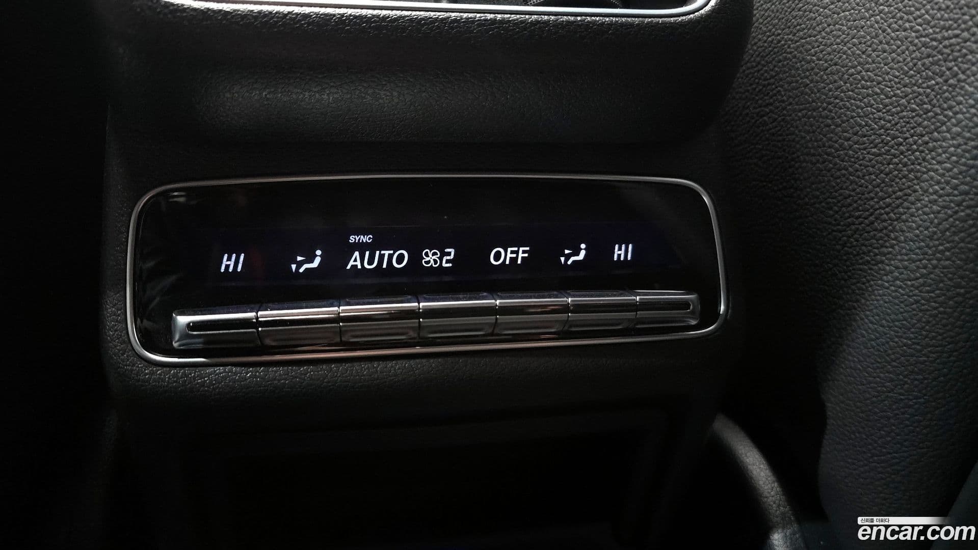 Main__Slider__Photo:GLE-Class Mercedes-Benz 2025.11-15