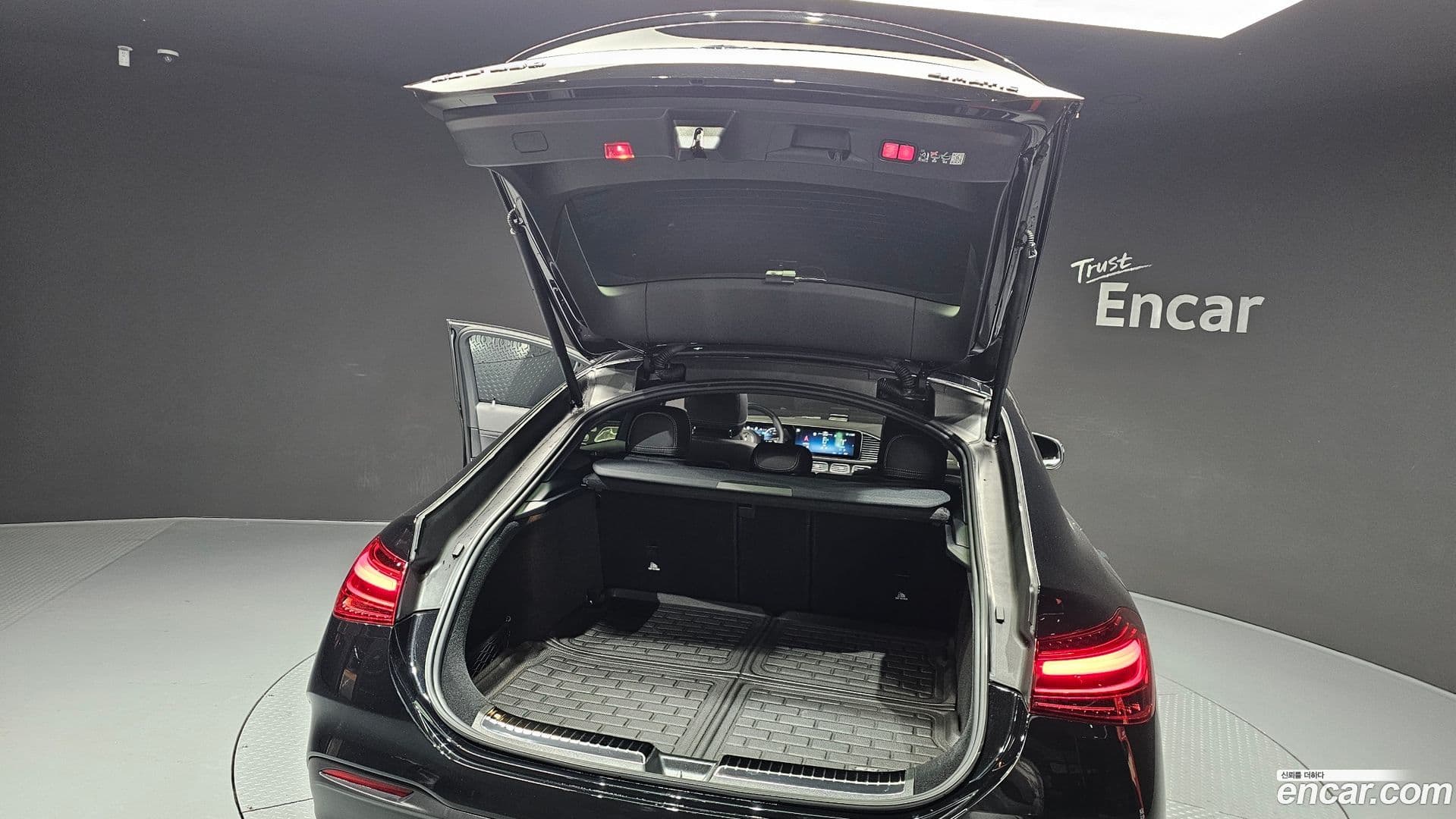 Main__Slider__Photo:GLE-Class Mercedes-Benz 2025.11-19