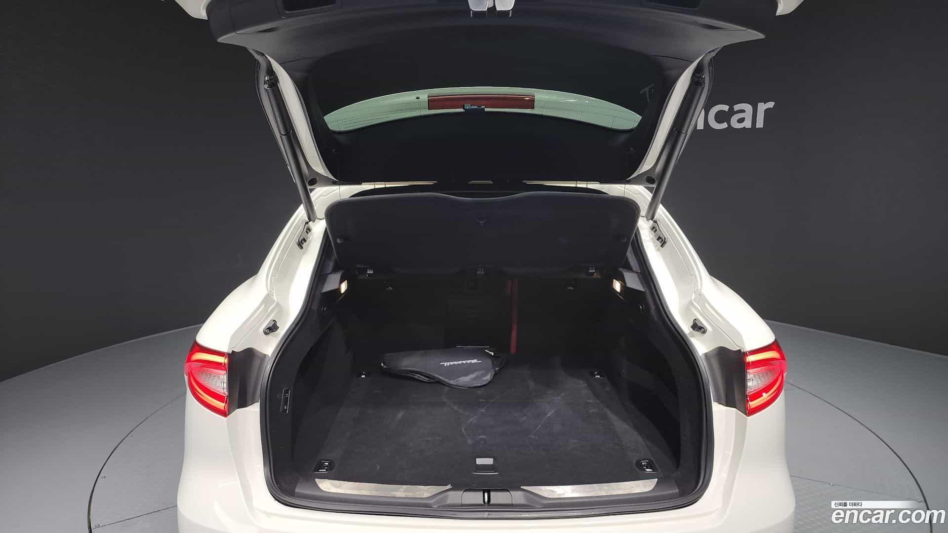 Levante Maserati 2020.8-OPTION-024