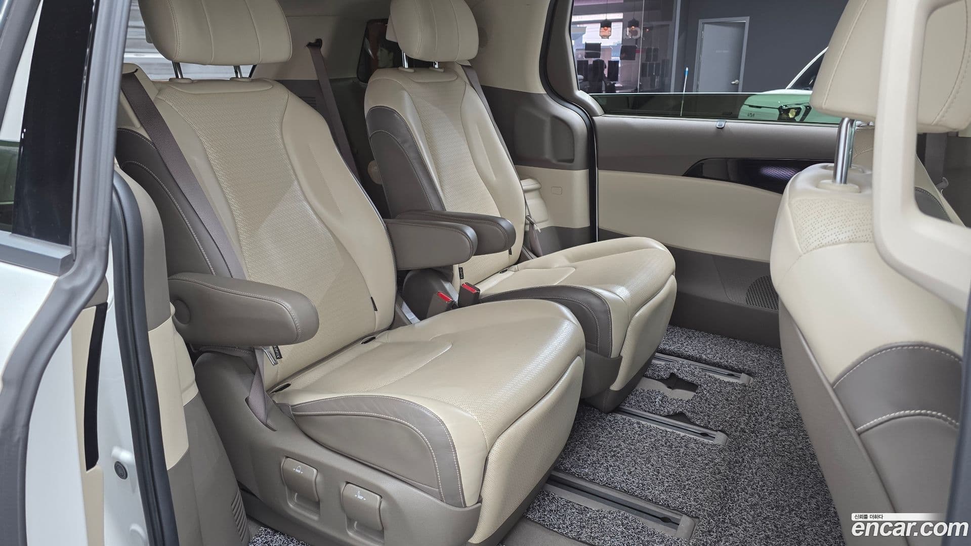 Main__Slider__Photo:Canival Kia 2021.0-11