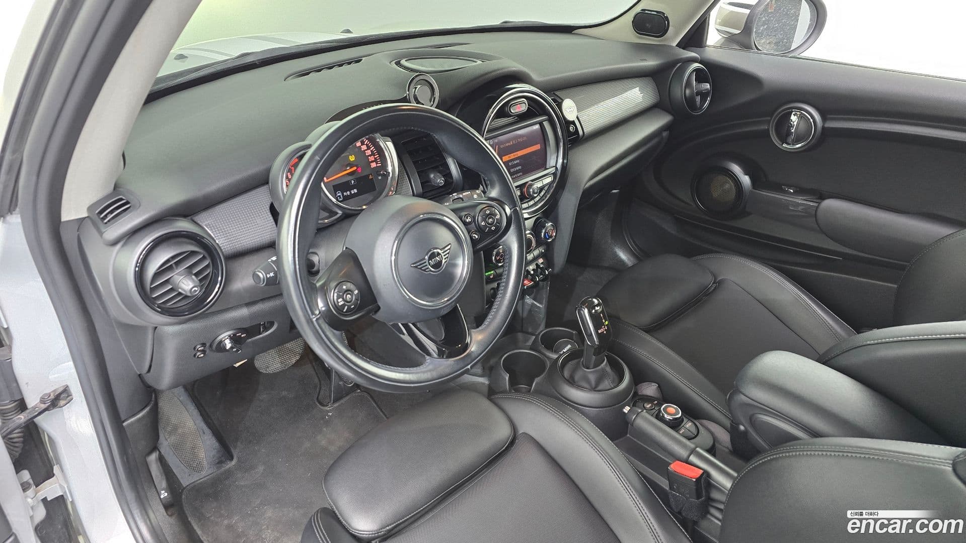 Main__Slider__Photo:Cooper Mini 2019.11-6