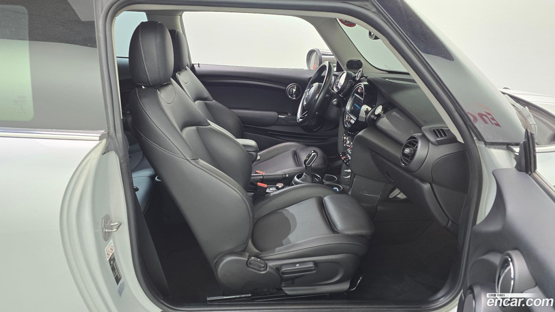 Main__Slider__Photo:Cooper Mini 2019.11-10