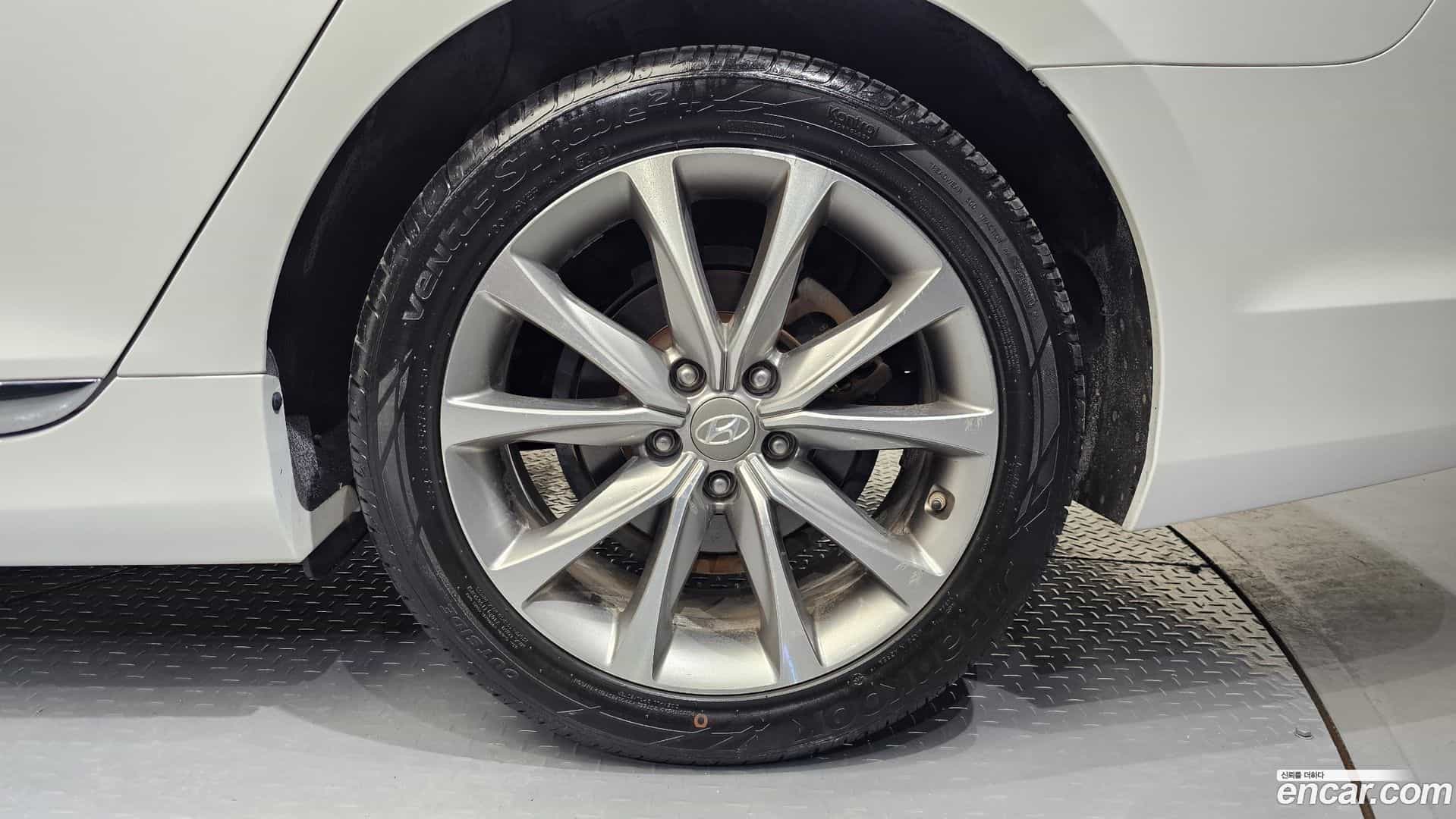 Grandeur Hyundai 2015.7-OUTER-005