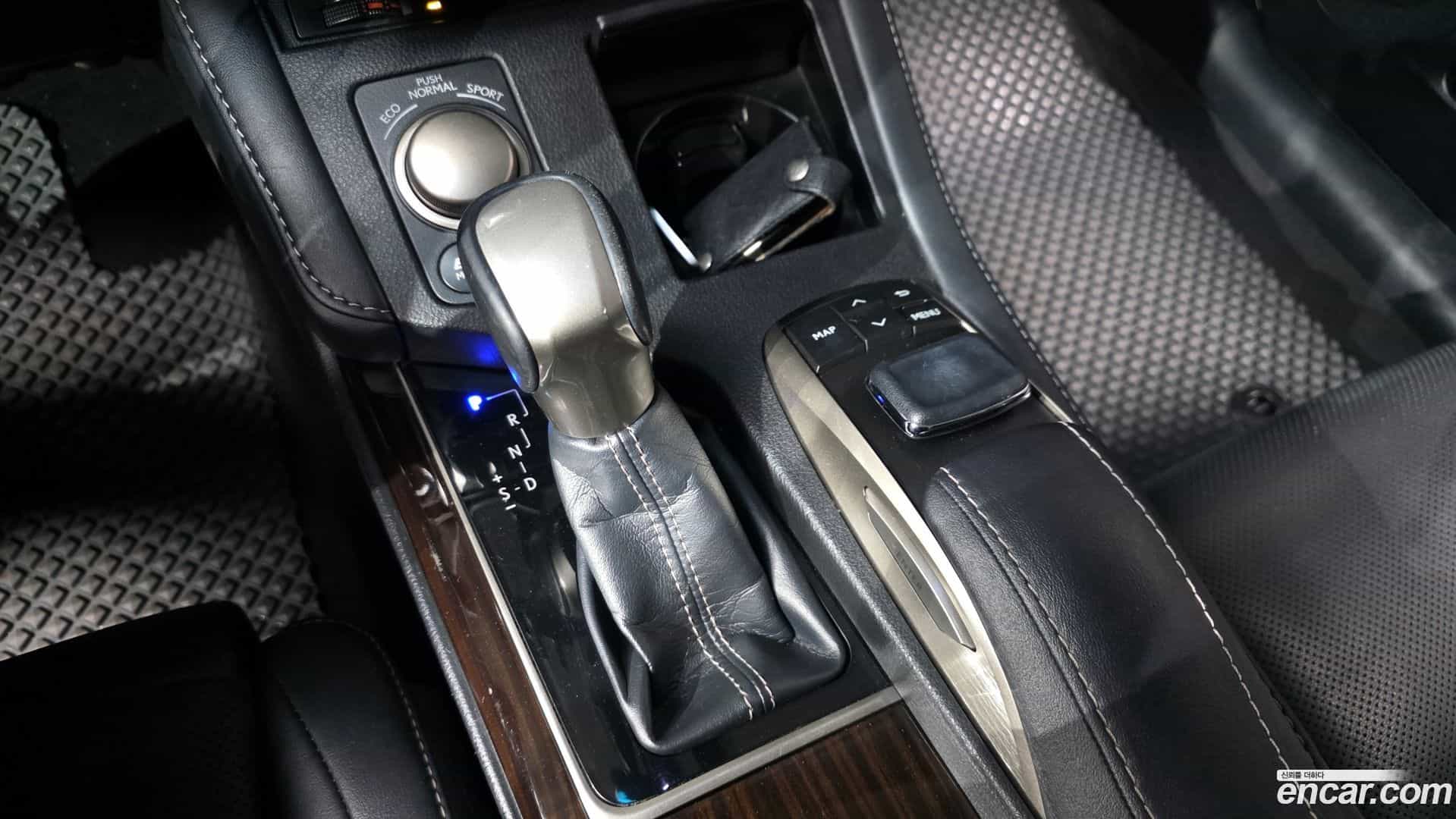 ES Lexus 2017.9-INNER-009