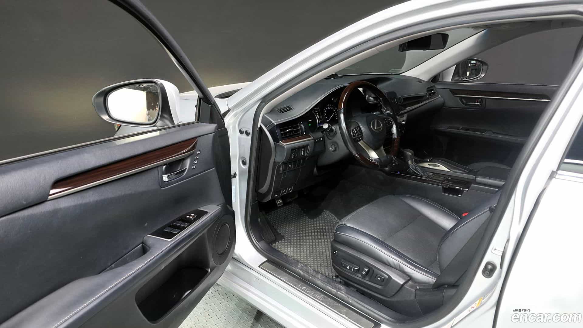 ES Lexus 2017.9-INNER-010