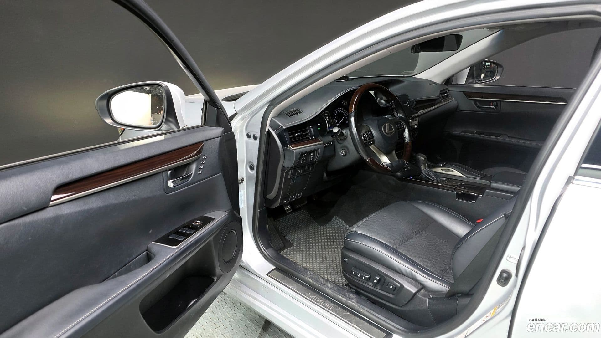 Main__Slider__Photo:ES Lexus 2017.9-9