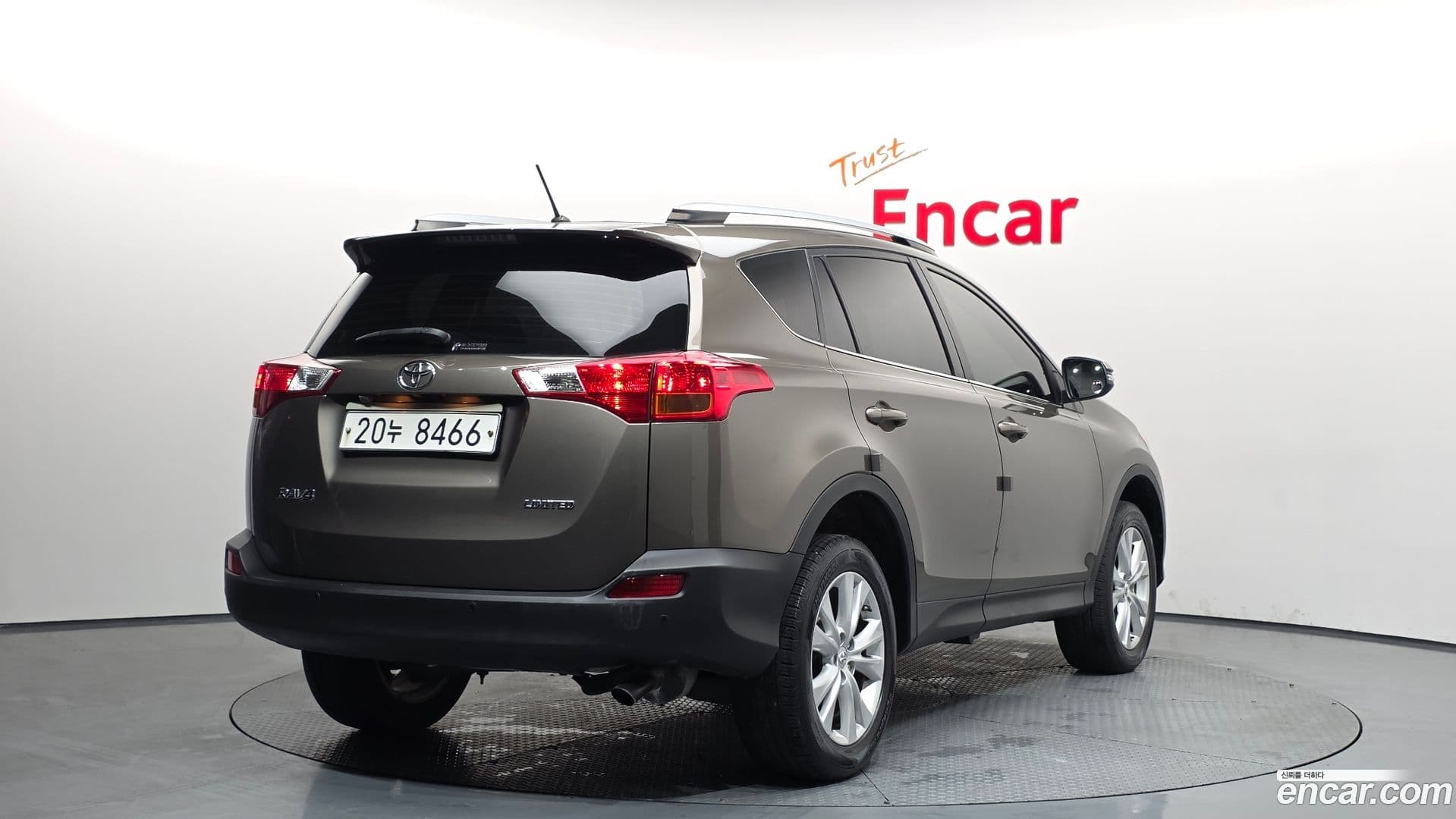 Main__Slider__Photo:RAV4 Toyota 2015.4-1