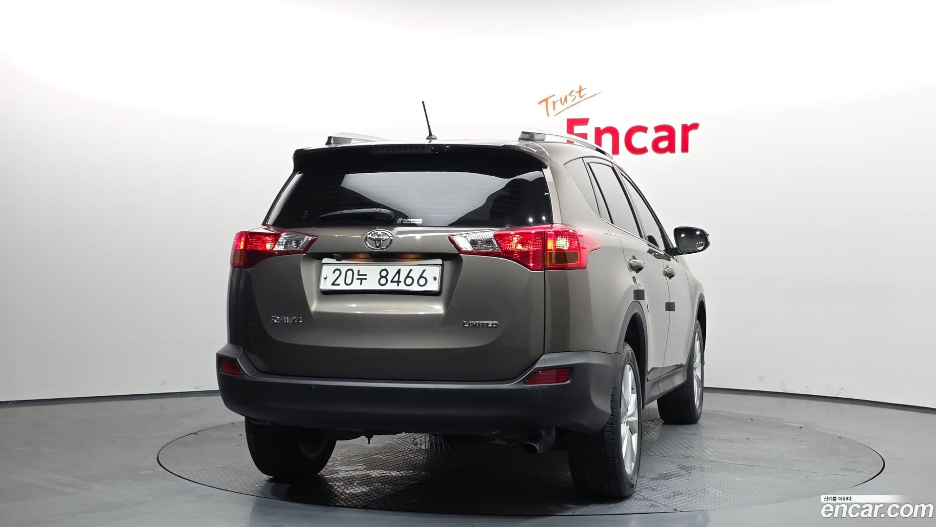 Main__Slider__Photo:RAV4 Toyota 2015.4-3