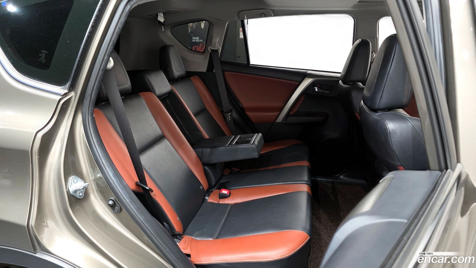 Main__Slider__Photo:RAV4 Toyota 2015.4-11