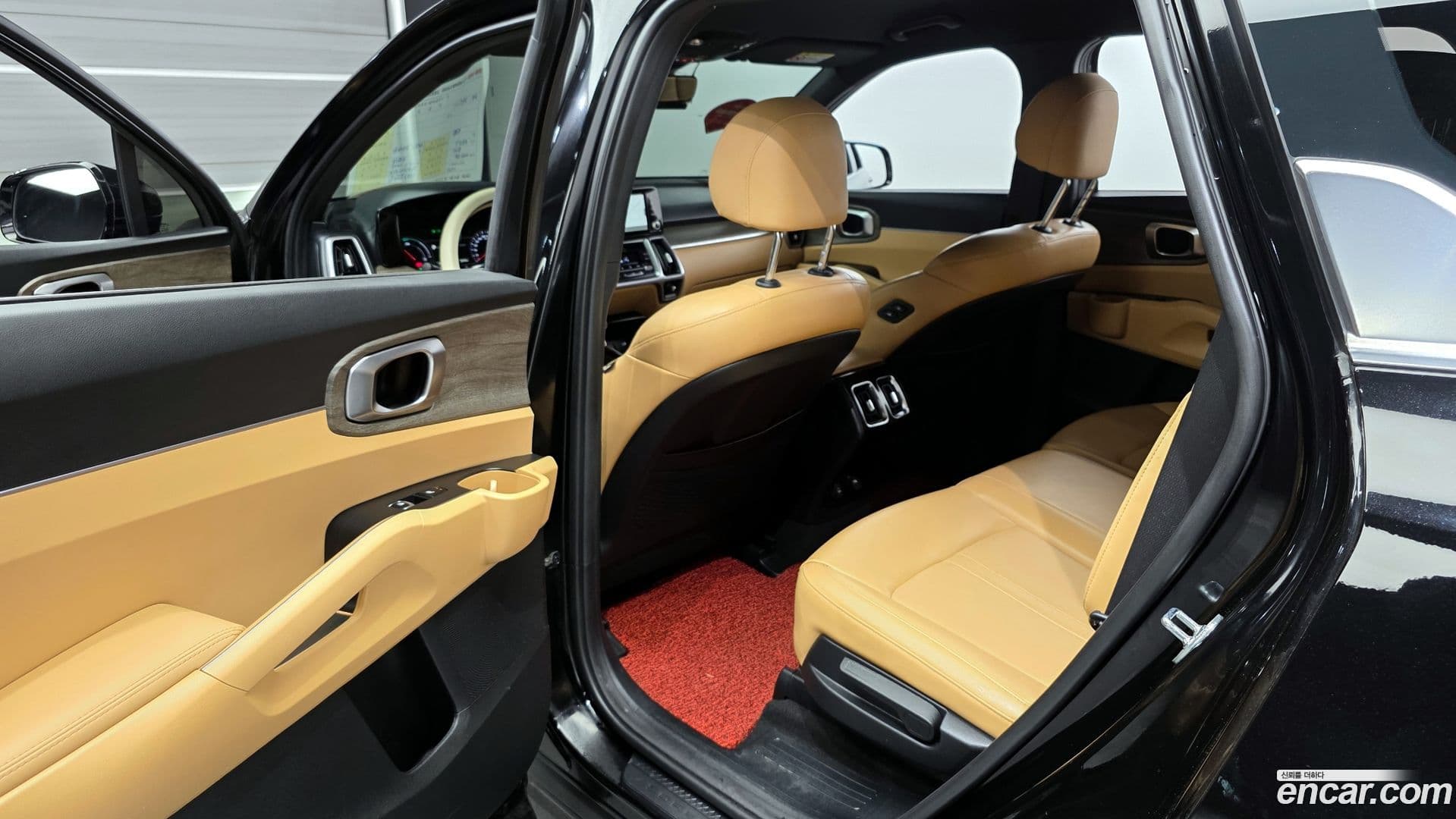 Main__Slider__Photo:Sorento Kia 2022.0-10