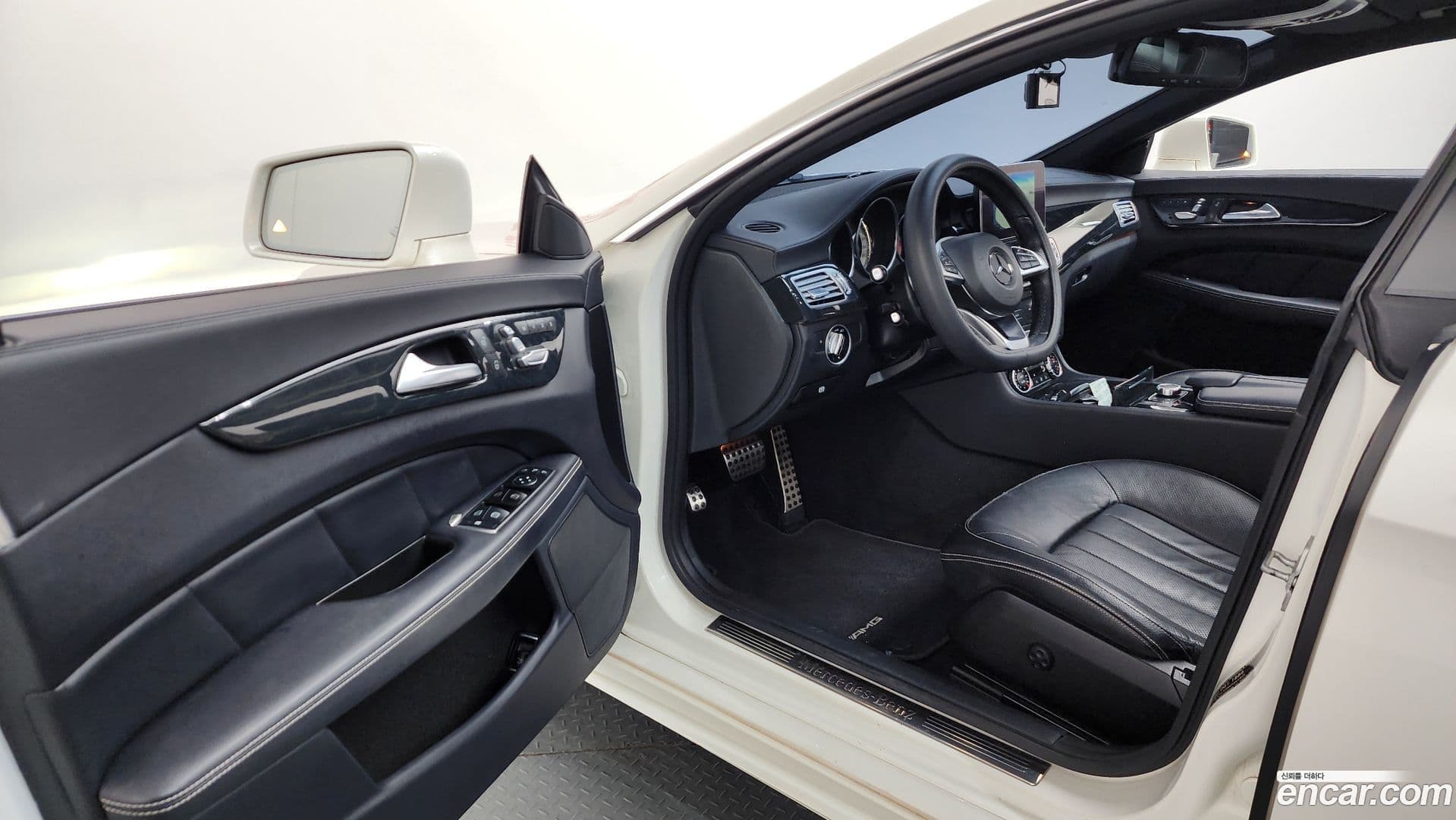 Main__Slider__Photo:CLS-Class Mercedes-Benz 2016.4-9