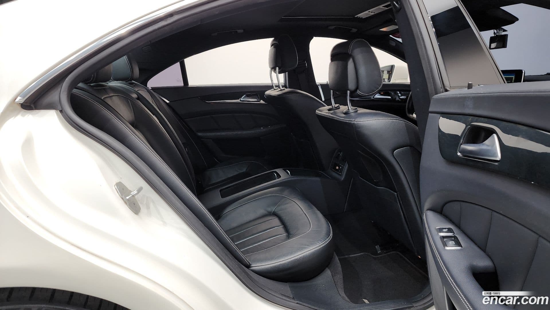 Main__Slider__Photo:CLS-Class Mercedes-Benz 2016.4-11