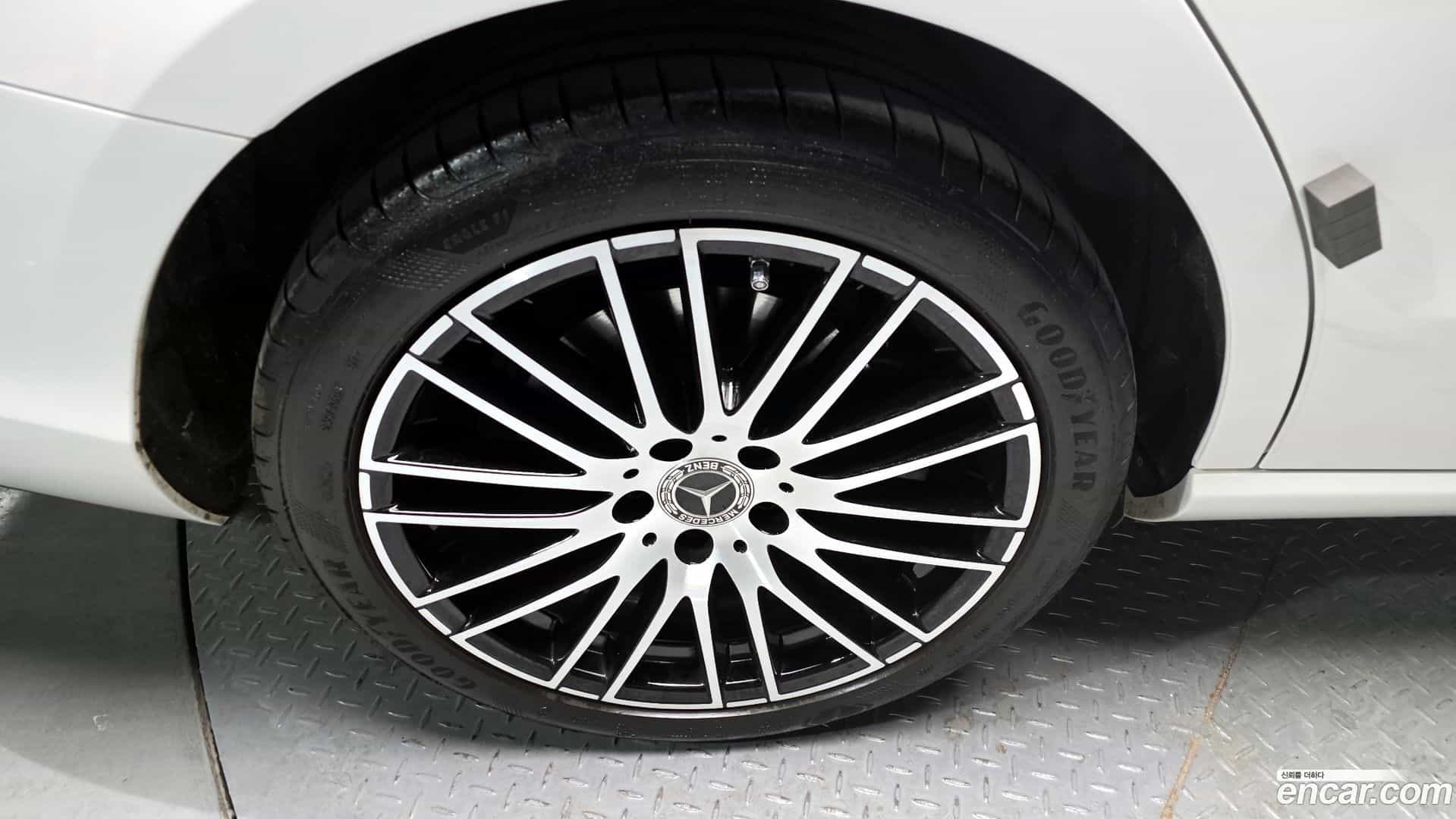 C-Class Mercedes-Benz 2025.2-OUTER-005