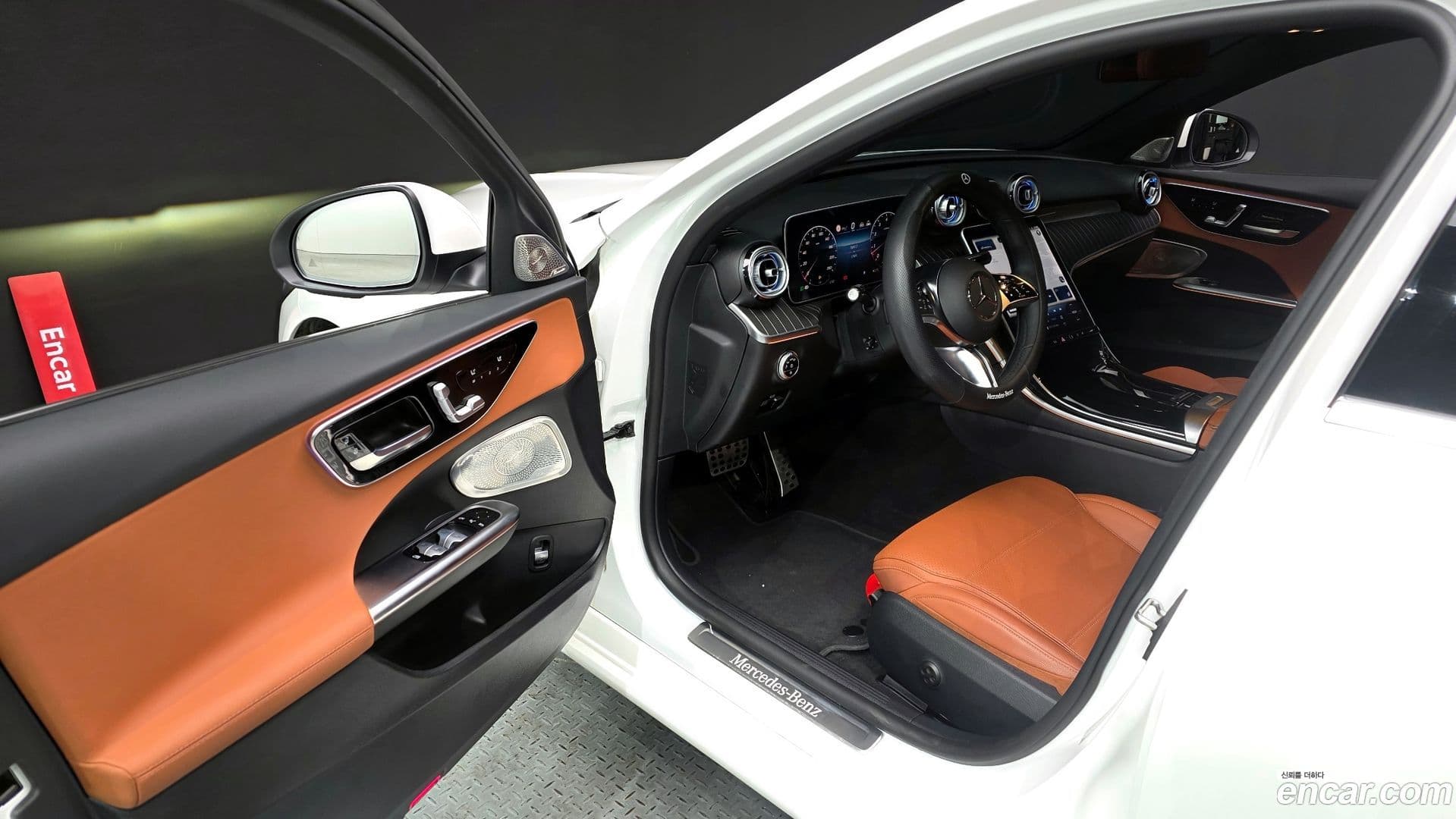 Main__Slider__Photo:C-Class Mercedes-Benz 2025.2-9