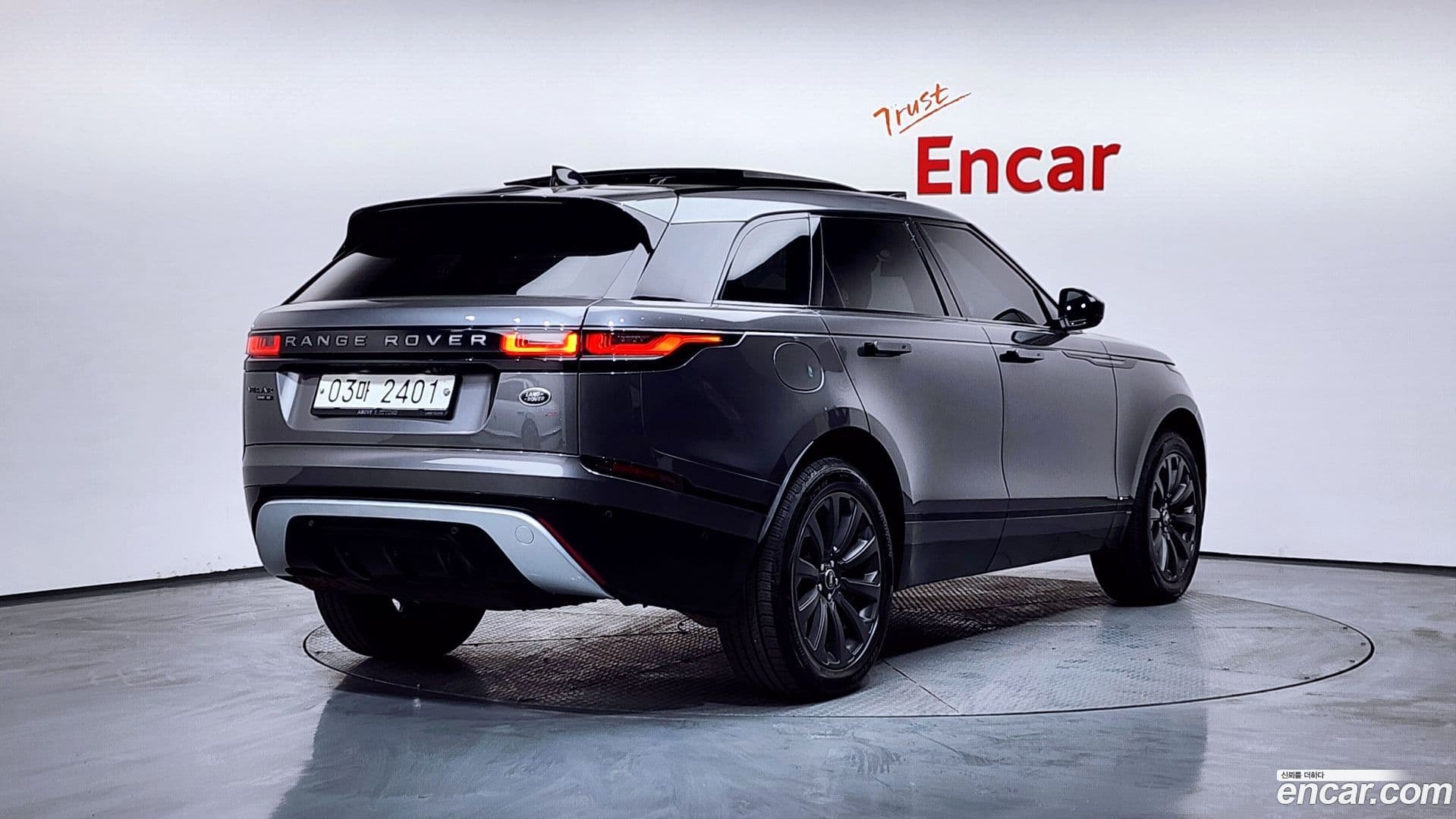 Main__Slider__Photo:Range Rover Velar Land Rover 2018.6-1