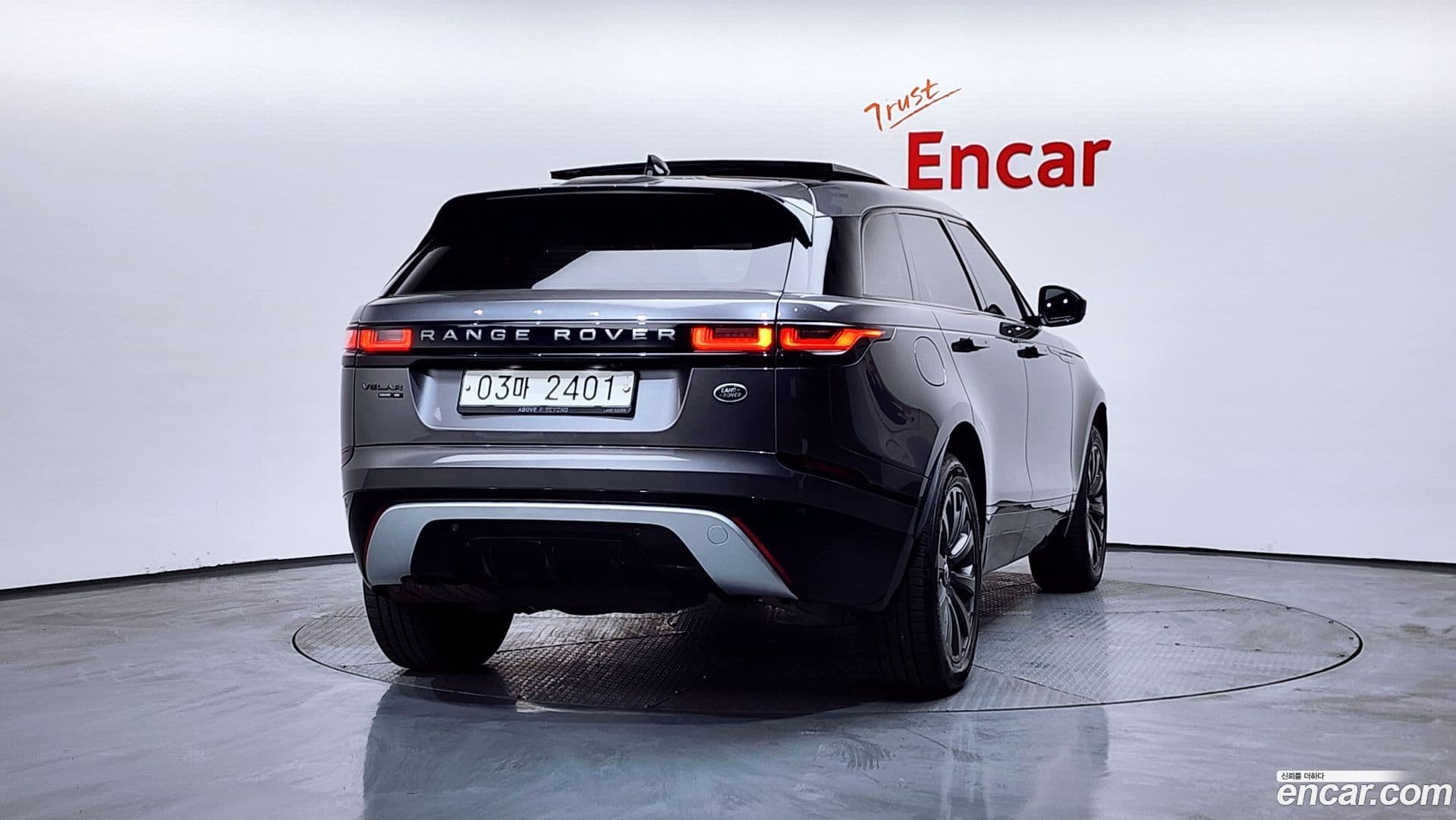 Main__Slider__Photo:Range Rover Velar Land Rover 2018.6-3