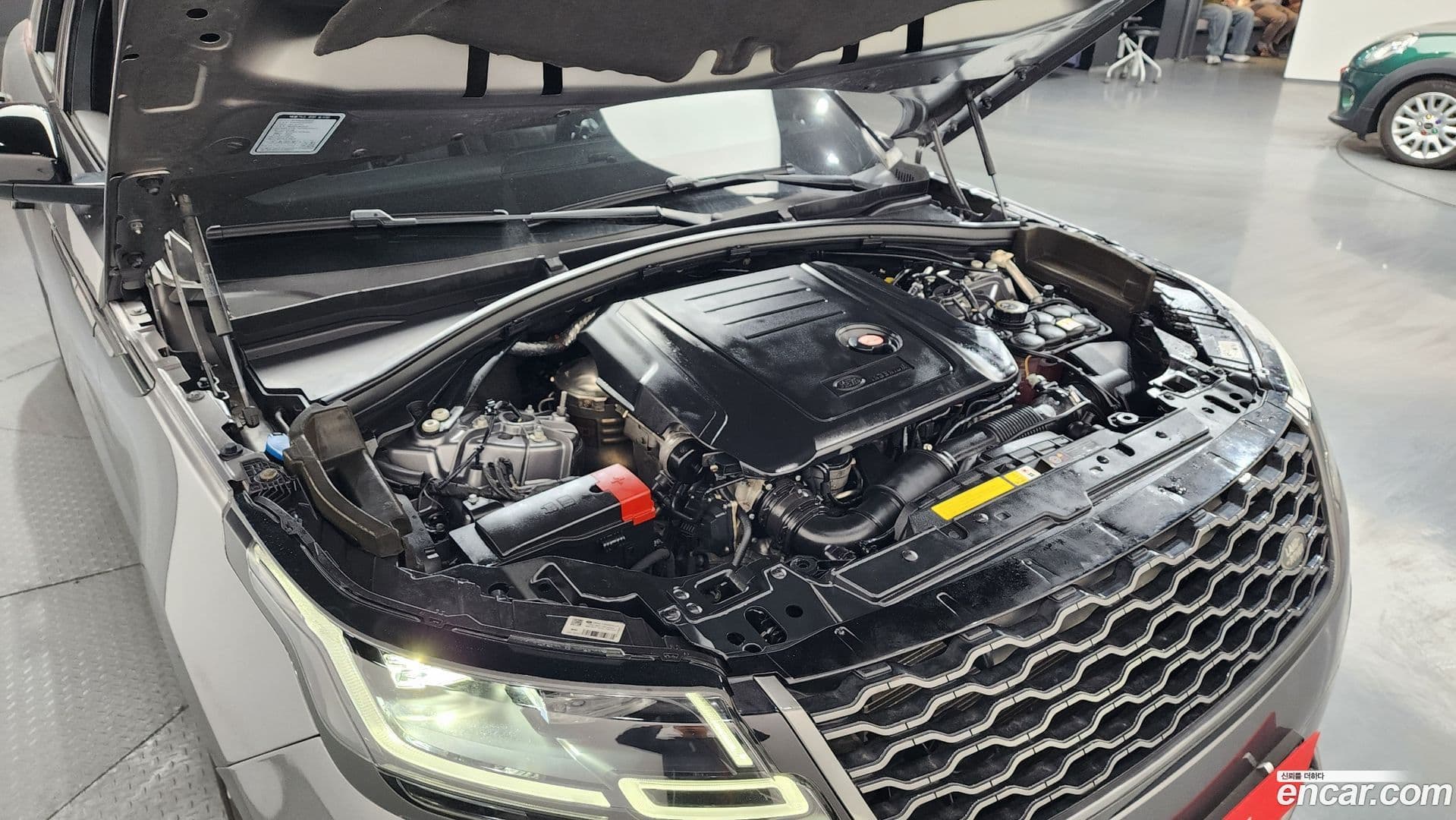 Main__Slider__Photo:Range Rover Velar Land Rover 2018.6-5