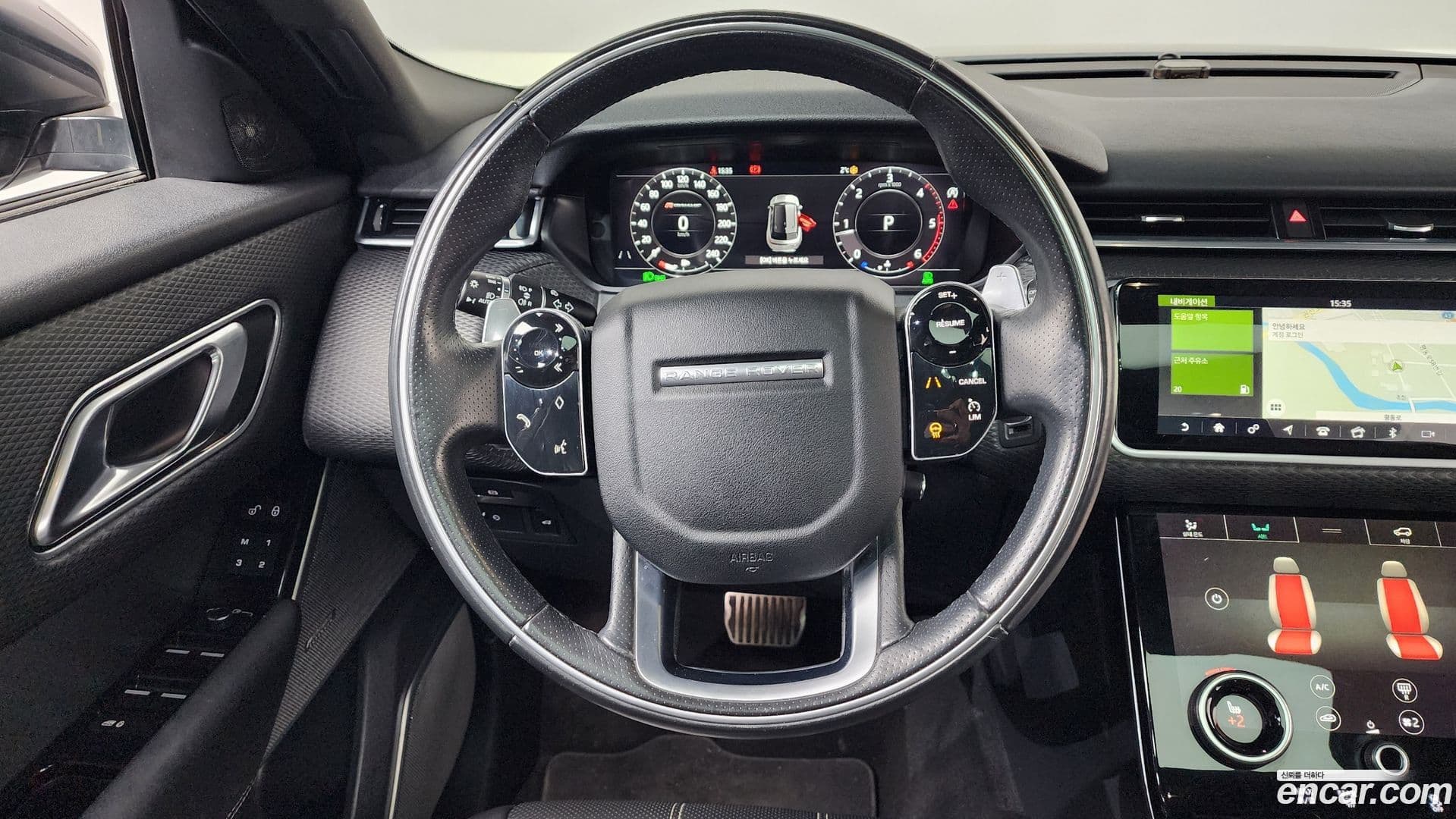 Main__Slider__Photo:Range Rover Velar Land Rover 2018.6-12