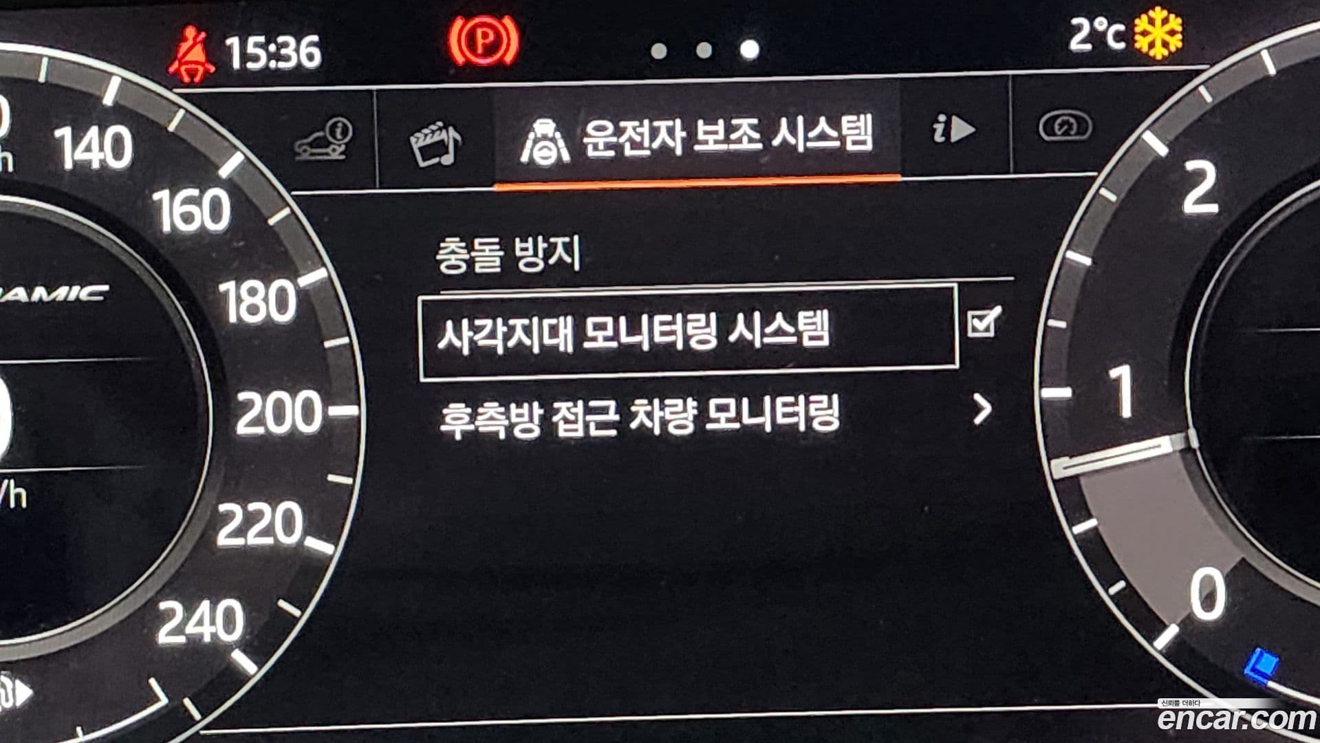 Main__Slider__Photo:Range Rover Velar Land Rover 2018.6-15