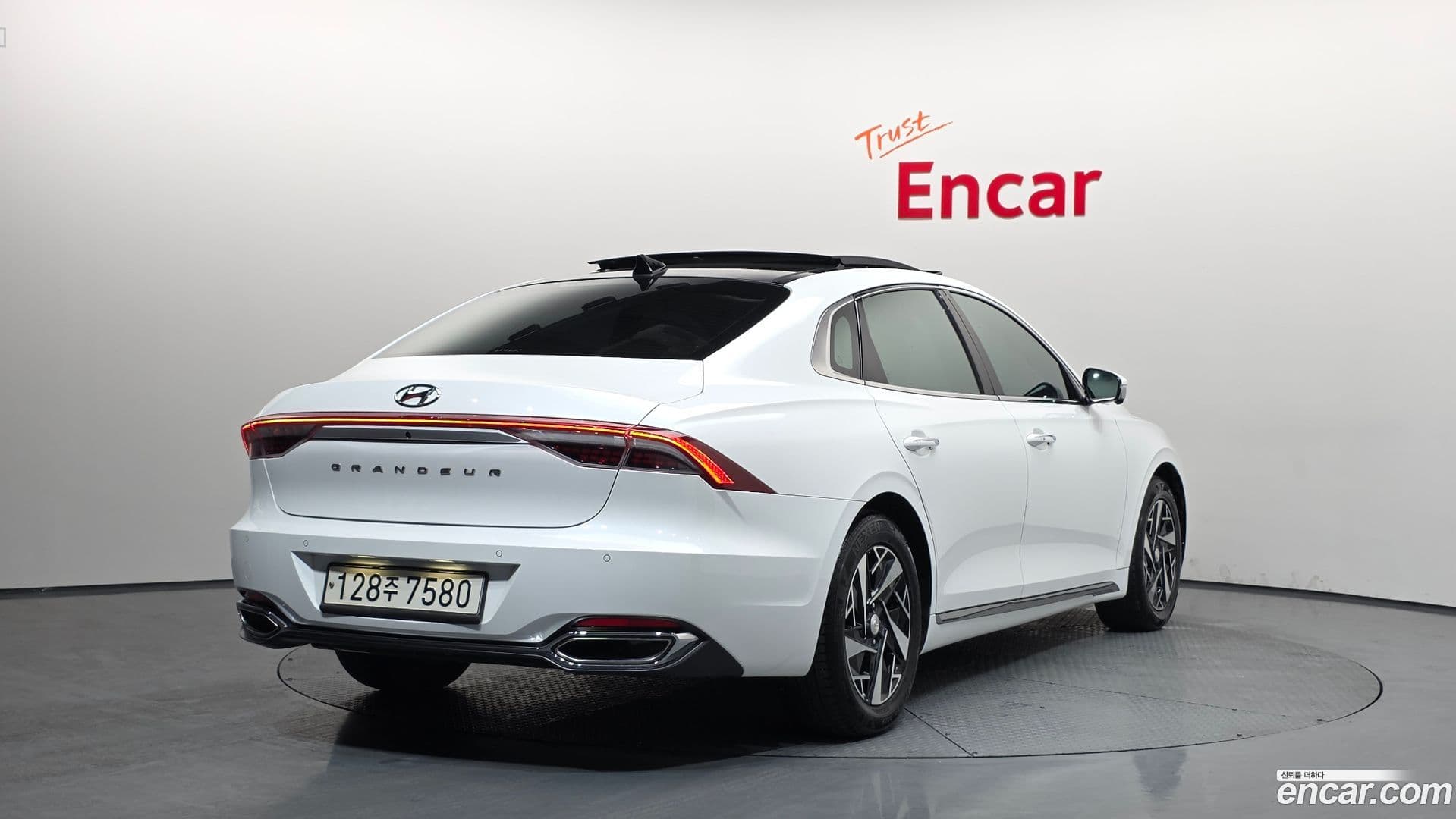 Main__Slider__Photo:Grandeur Hyundai 2022.2-1