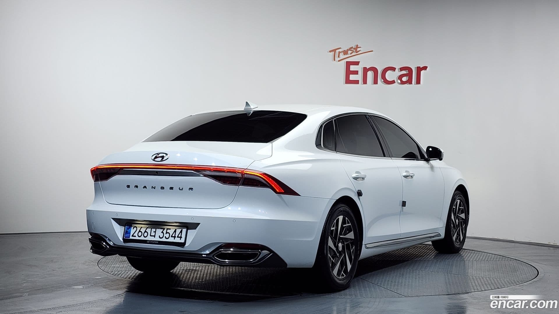 Main__Slider__Photo:Grandeur Hyundai 2020.10-1