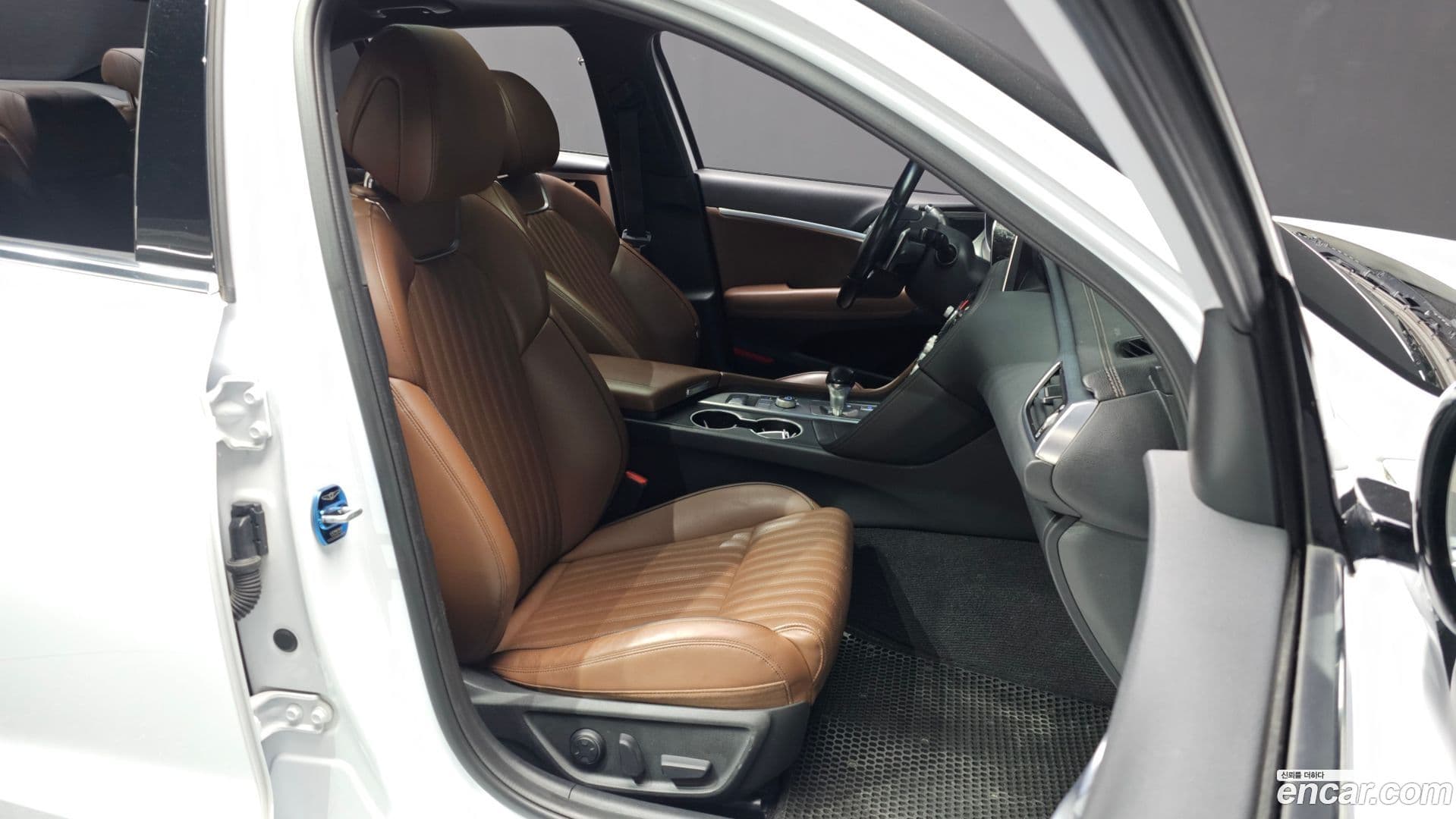 Main__Slider__Photo:G70 Genesis 2018.4-10