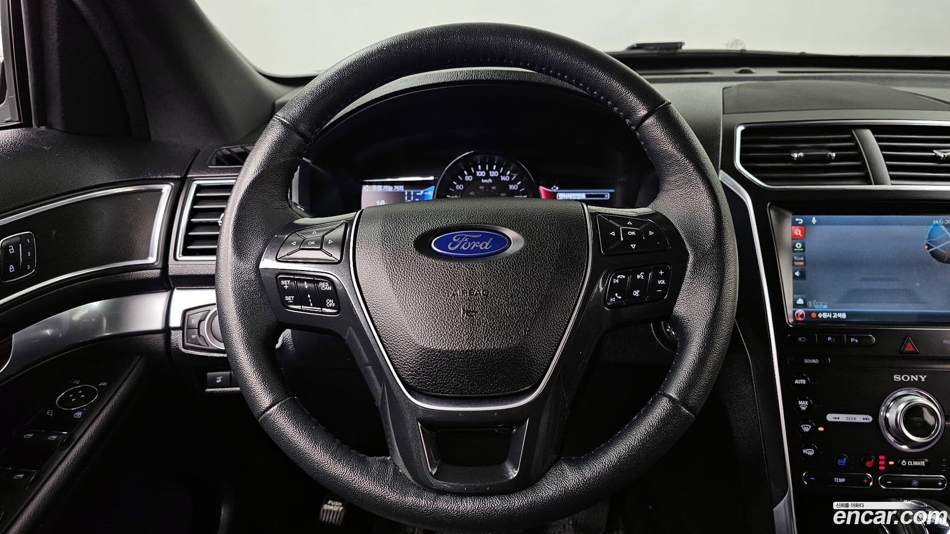 Main__Slider__Photo:Explorer Ford 2019.6-12