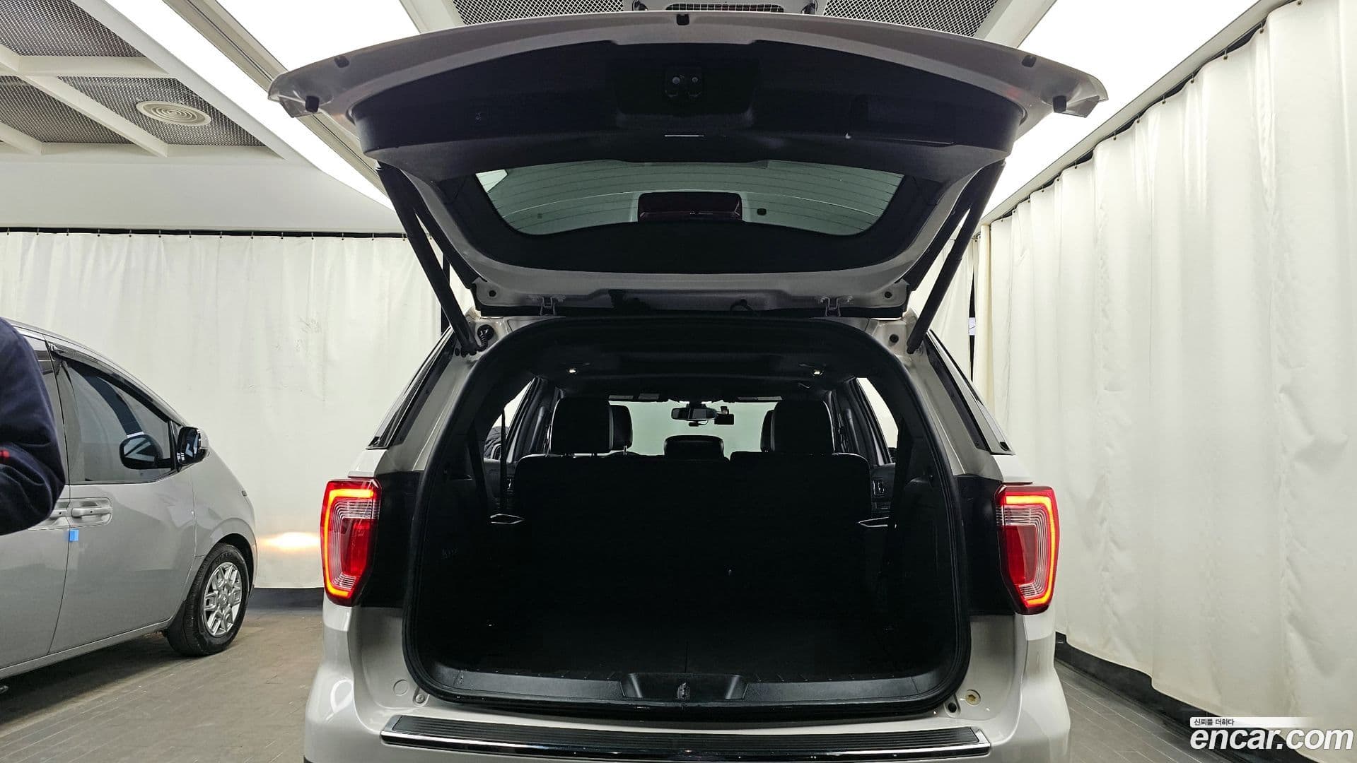 Main__Slider__Photo:Explorer Ford 2019.6-19