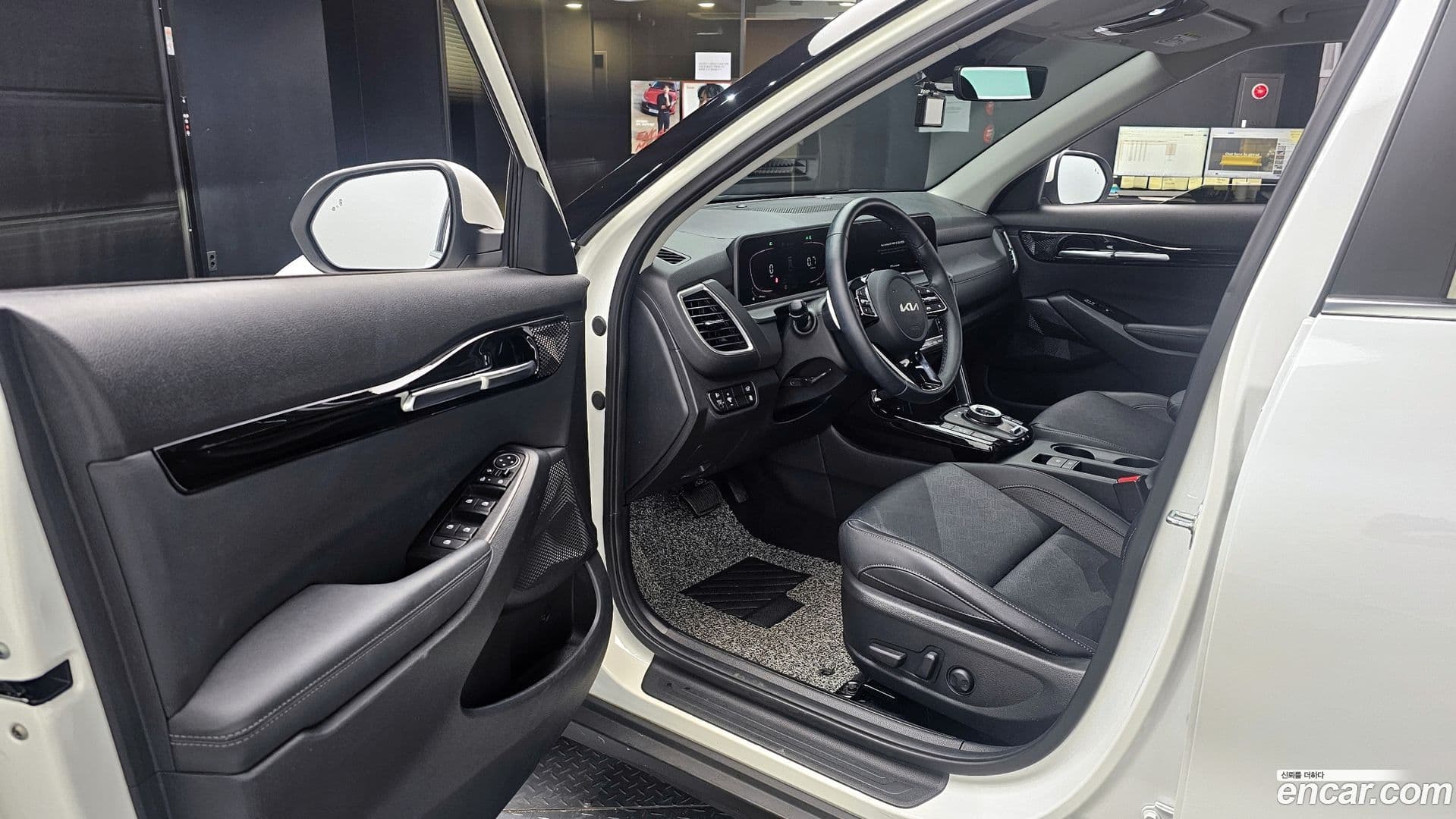 Main__Slider__Photo:Seltos Kia 2023.2-10