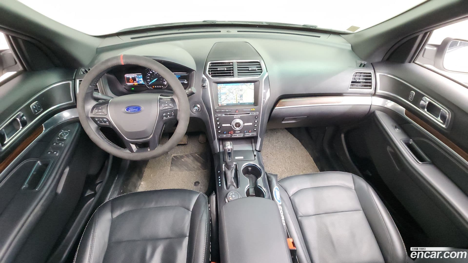 Main__Slider__Photo:Explorer Ford 2016.8-6