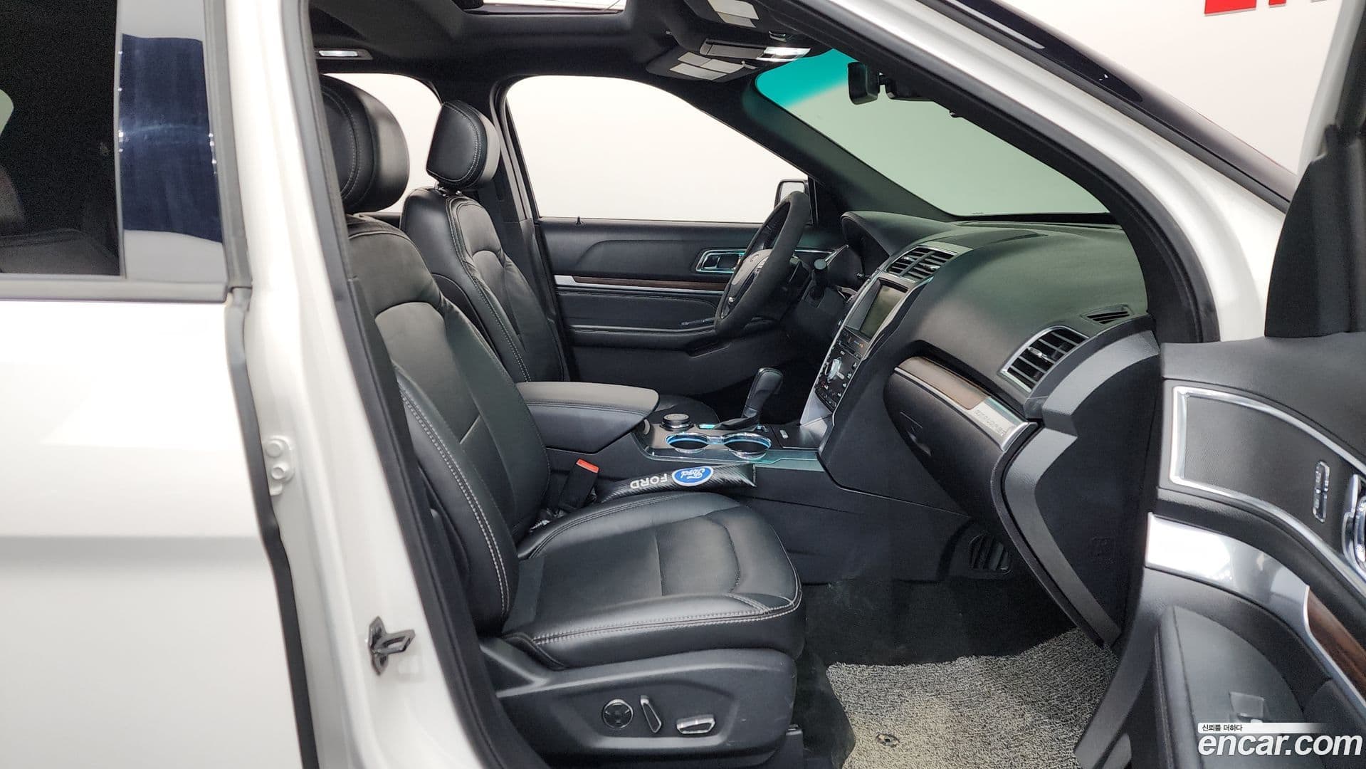 Main__Slider__Photo:Explorer Ford 2016.8-10